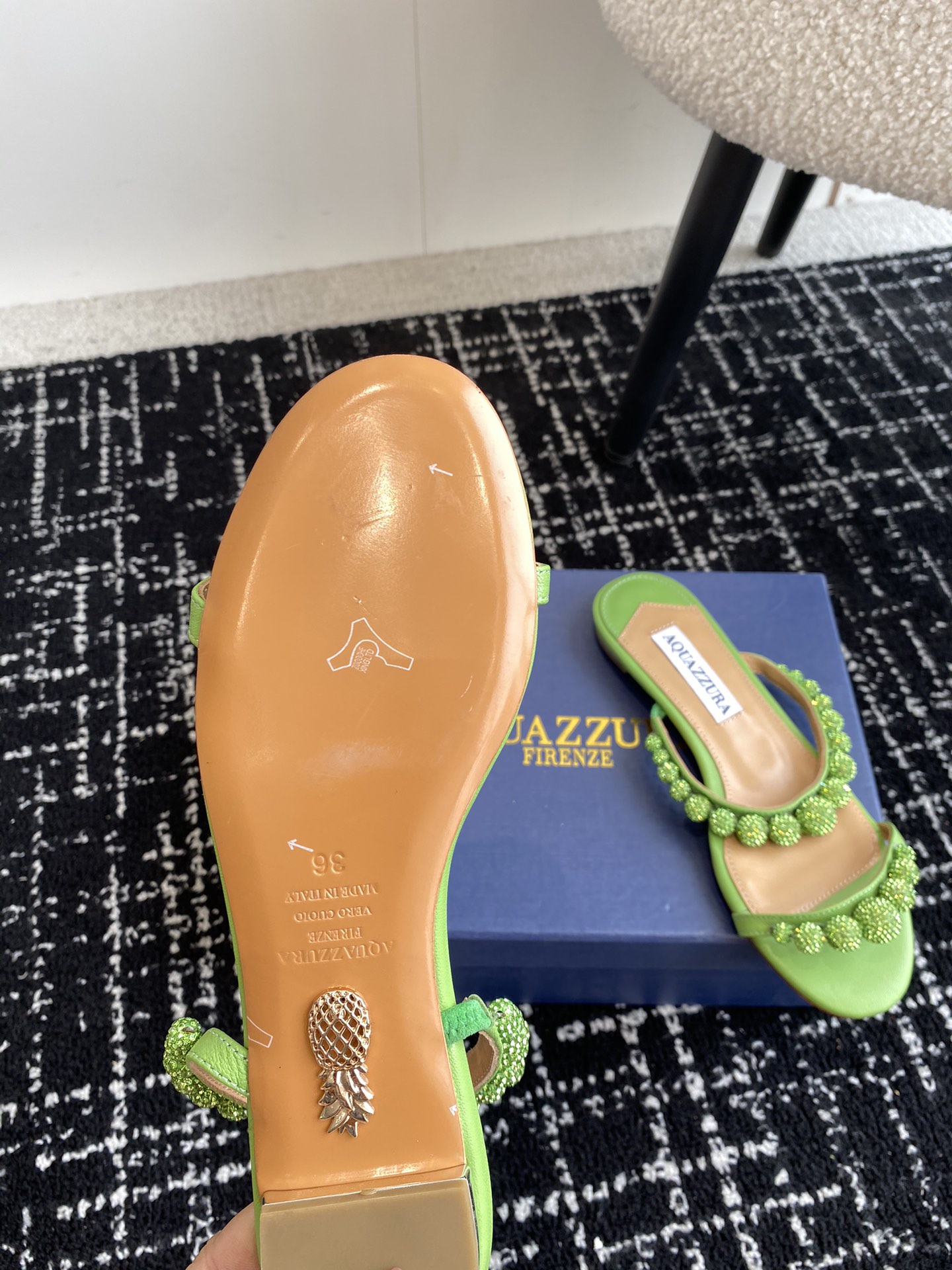 Aquazzura24ss惊艳火爆款菠萝王室贵族的钟爱雍容华贵气质高雅到手如图柜级品质璀璨别致水钻饰扣小