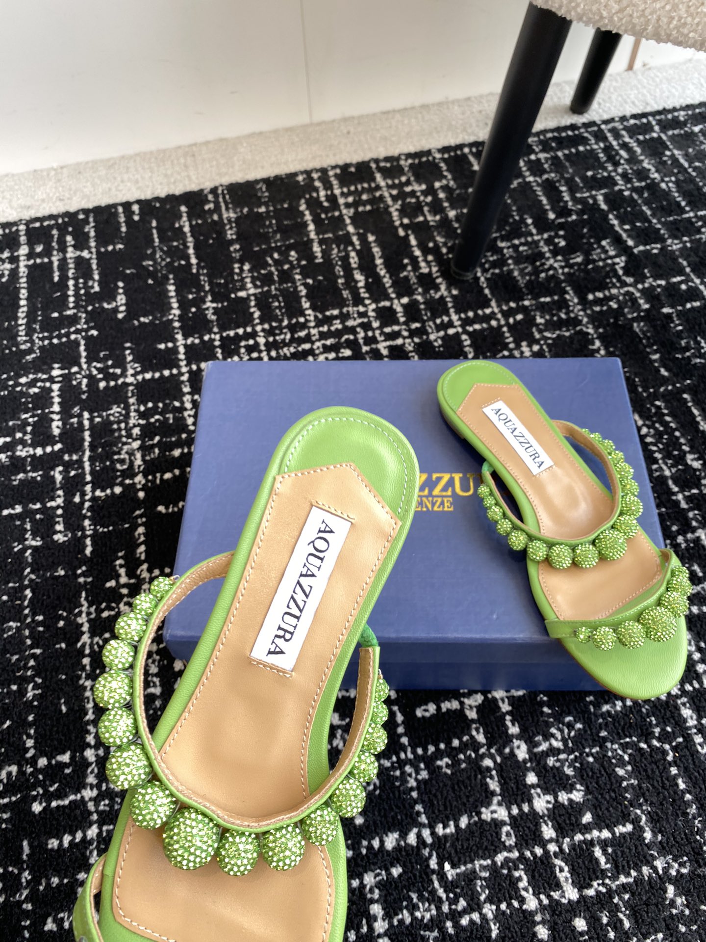 Aquazzura24ss惊艳火爆款菠萝王室贵族的钟爱雍容华贵气质高雅到手如图柜级品质璀璨别致水钻饰扣小