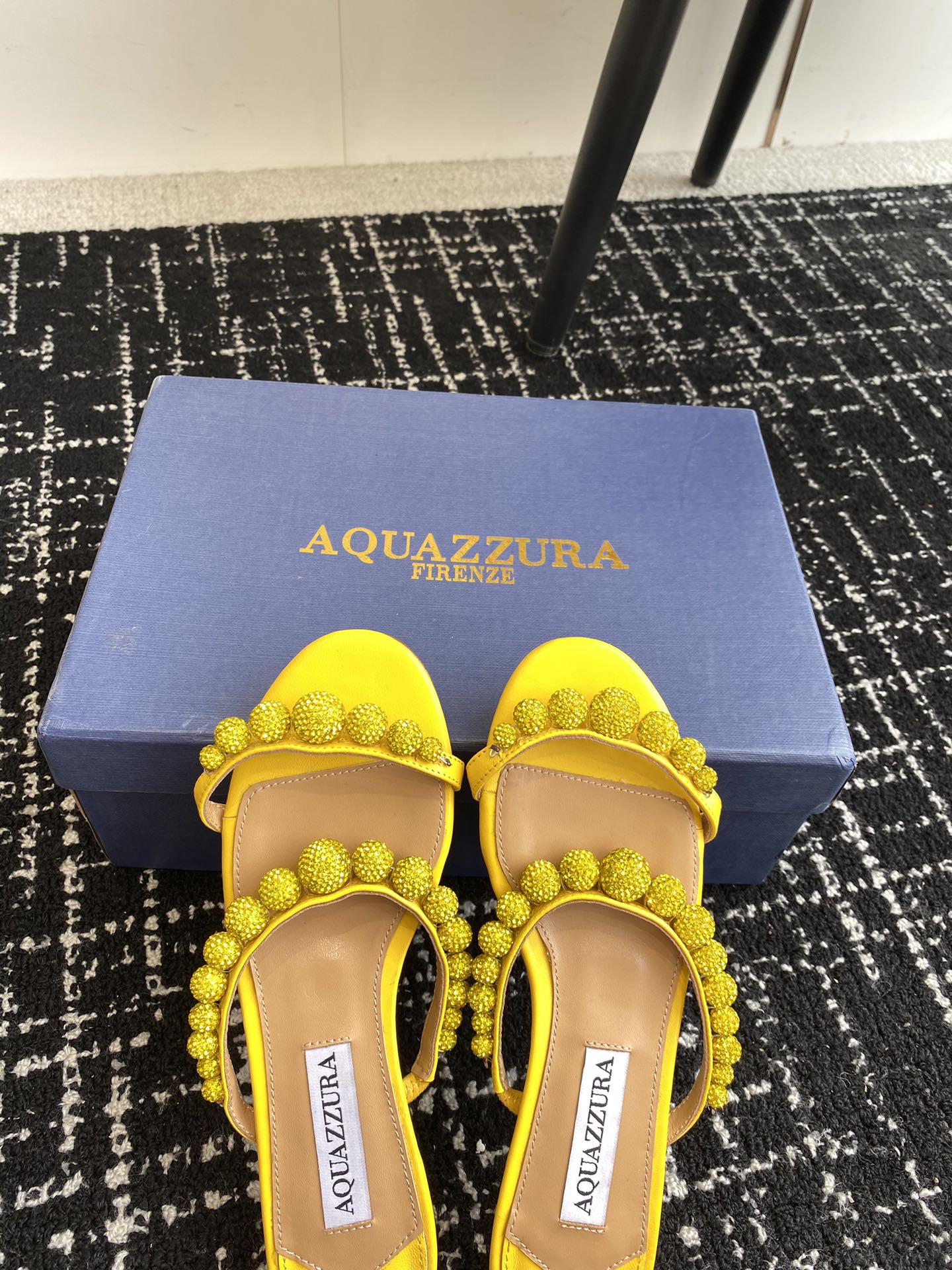 Aquazzura24ss惊艳火爆款菠萝王室贵族的钟爱雍容华贵气质高雅到手如图柜级品质璀璨别致水钻饰扣小