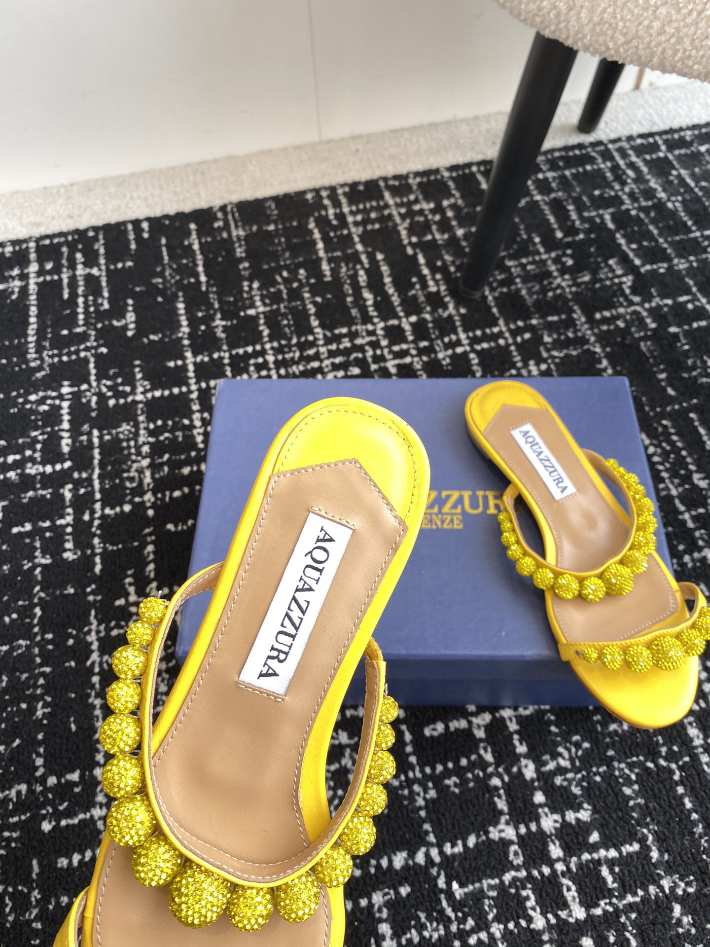 Aquazzura24ss惊艳火爆款菠萝王室贵族的钟爱雍容华贵气质高雅到手如图柜级品质璀璨别致水钻饰扣小