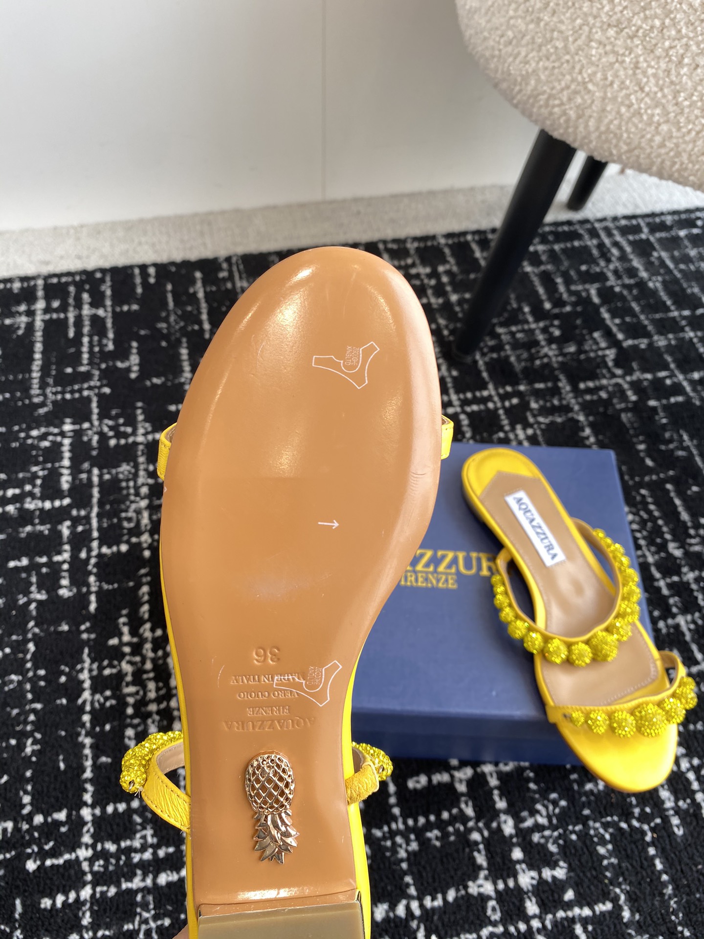 Aquazzura24ss惊艳火爆款菠萝王室贵族的钟爱雍容华贵气质高雅到手如图柜级品质璀璨别致水钻饰扣小