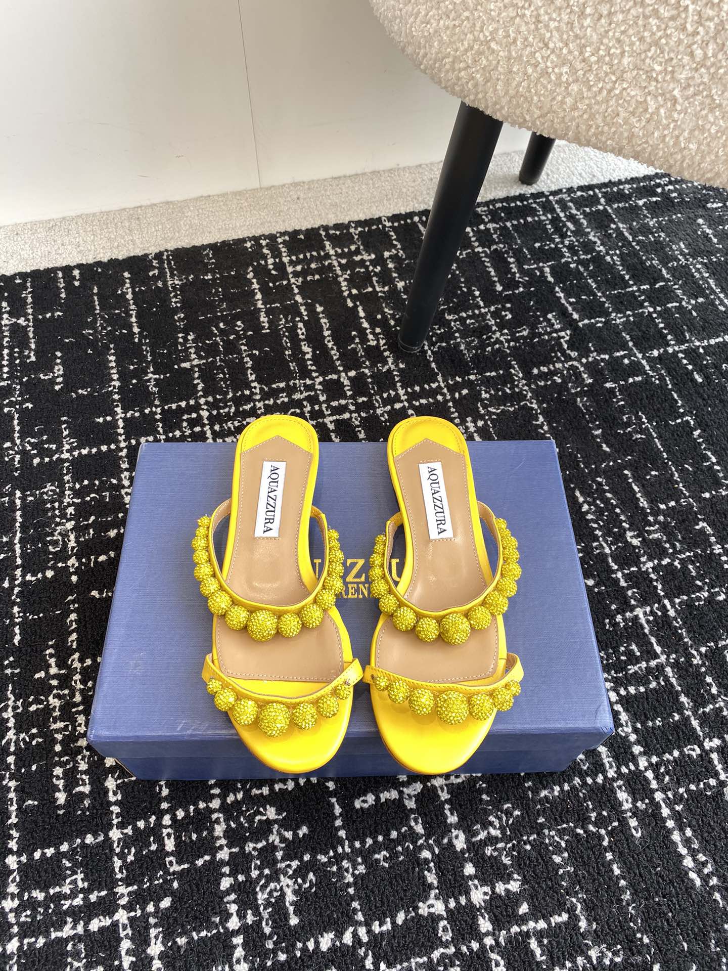 Aquazzura24ss惊艳火爆款菠萝王室贵族的钟爱雍容华贵气质高雅到手如图柜级品质璀璨别致水钻饰扣小