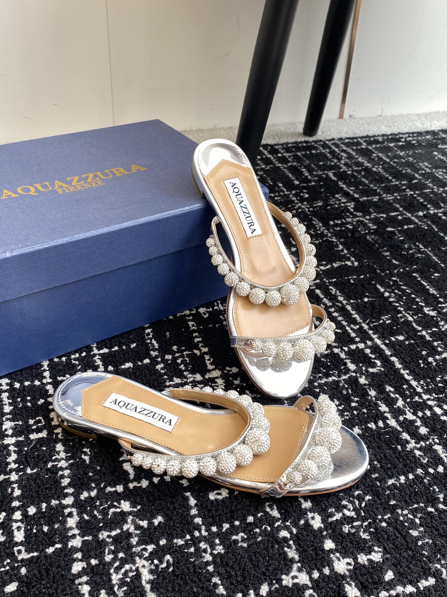 Aquazzura24ss惊艳火爆款菠萝王室贵族的钟爱雍容华贵气质高雅到手如图柜级品质璀璨别致水钻饰扣小