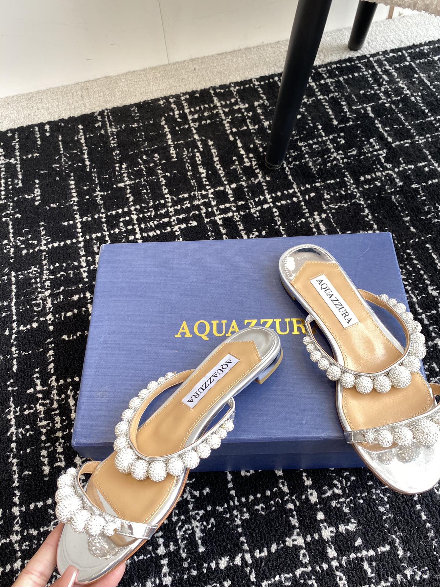 Aquazzura24ss惊艳火爆款菠萝王室贵族的钟爱雍容华贵气质高雅到手如图柜级品质璀璨别致水钻饰扣小