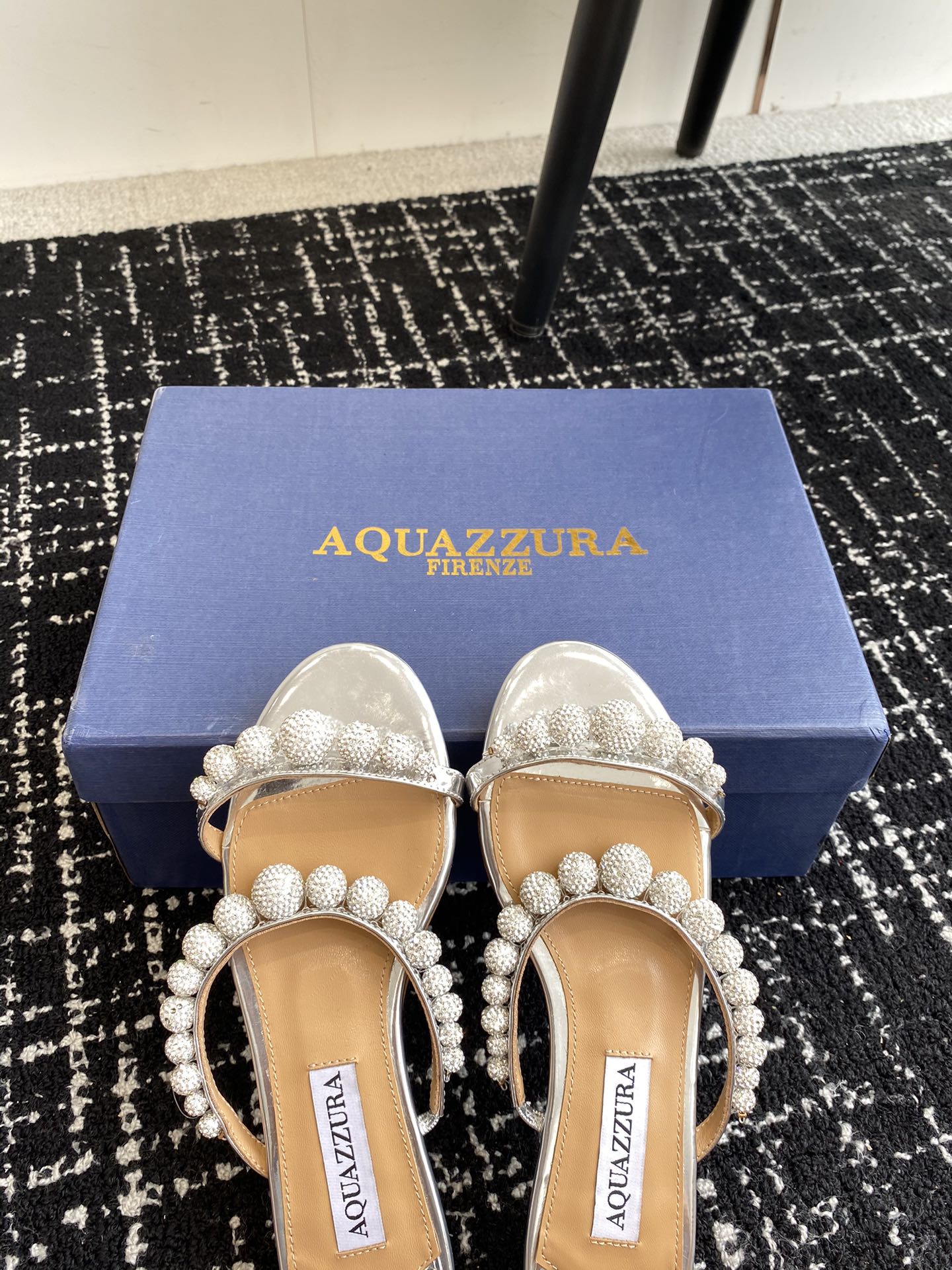 Aquazzura24ss惊艳火爆款菠萝王室贵族的钟爱雍容华贵气质高雅到手如图柜级品质璀璨别致水钻饰扣小