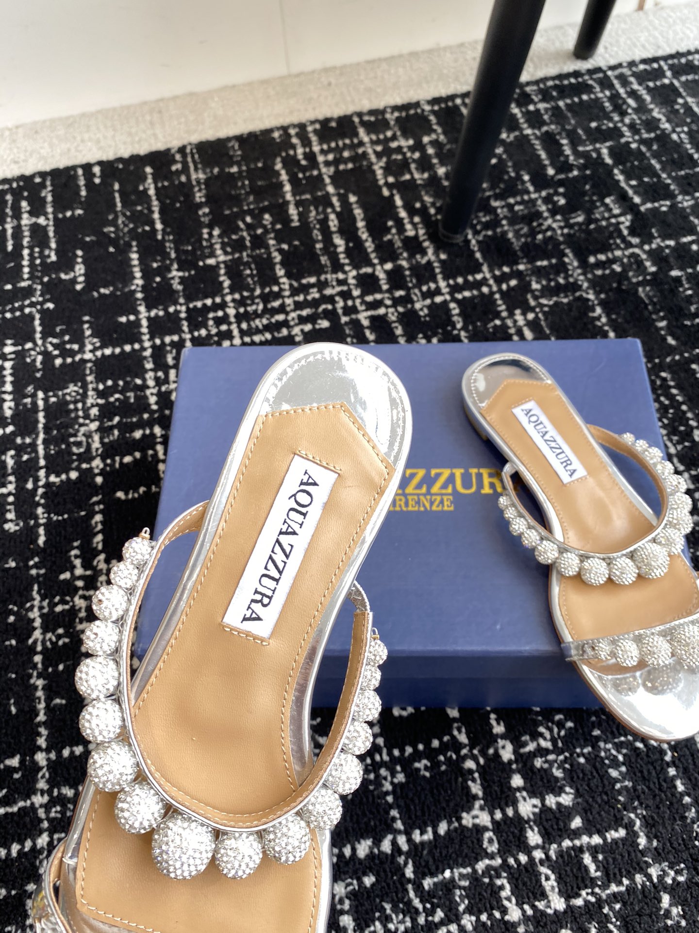 Aquazzura24ss惊艳火爆款菠萝王室贵族的钟爱雍容华贵气质高雅到手如图柜级品质璀璨别致水钻饰扣小