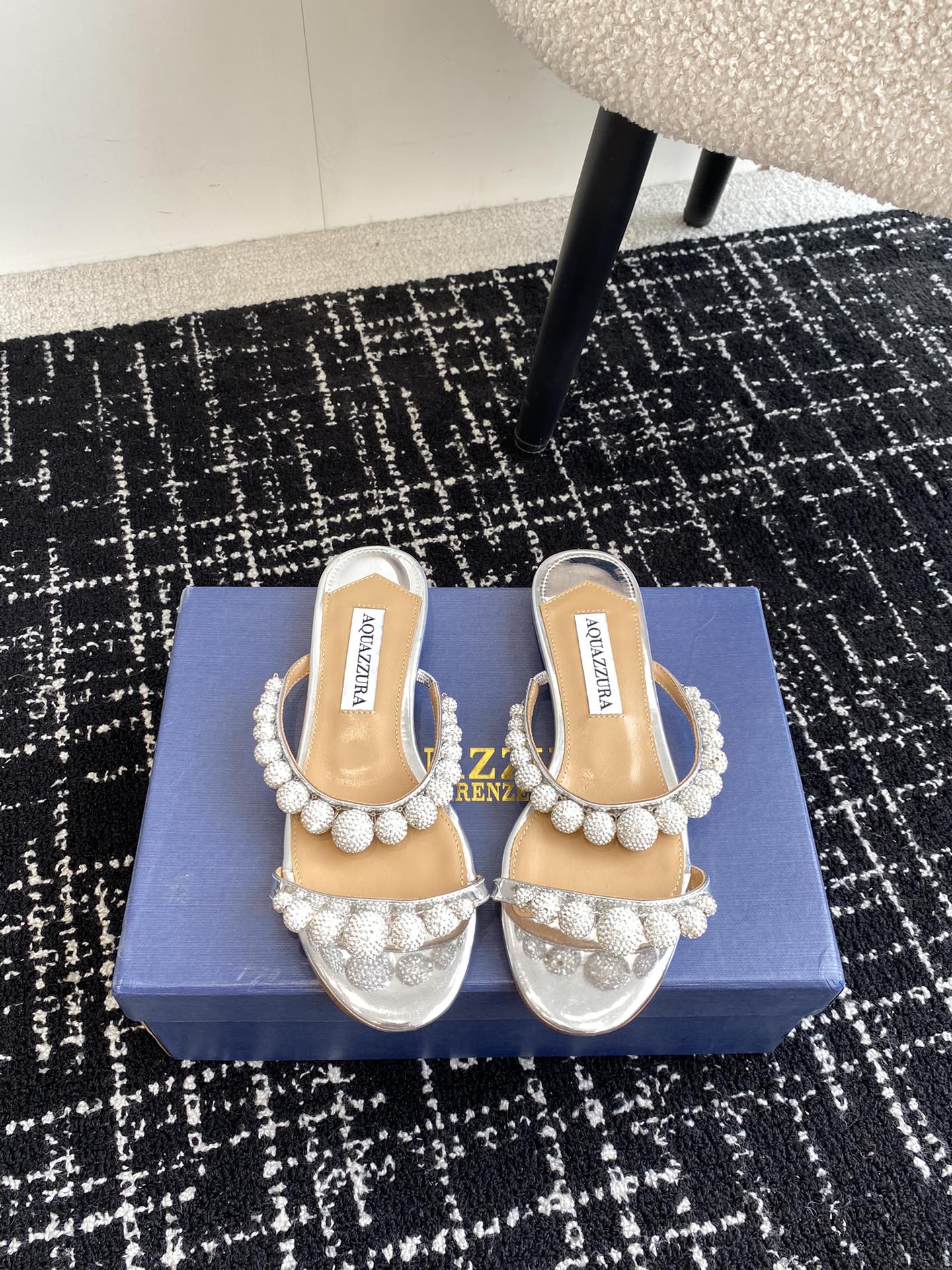 Aquazzura24ss惊艳火爆款菠萝王室贵族的钟爱雍容华贵气质高雅到手如图柜级品质璀璨别致水钻饰扣小