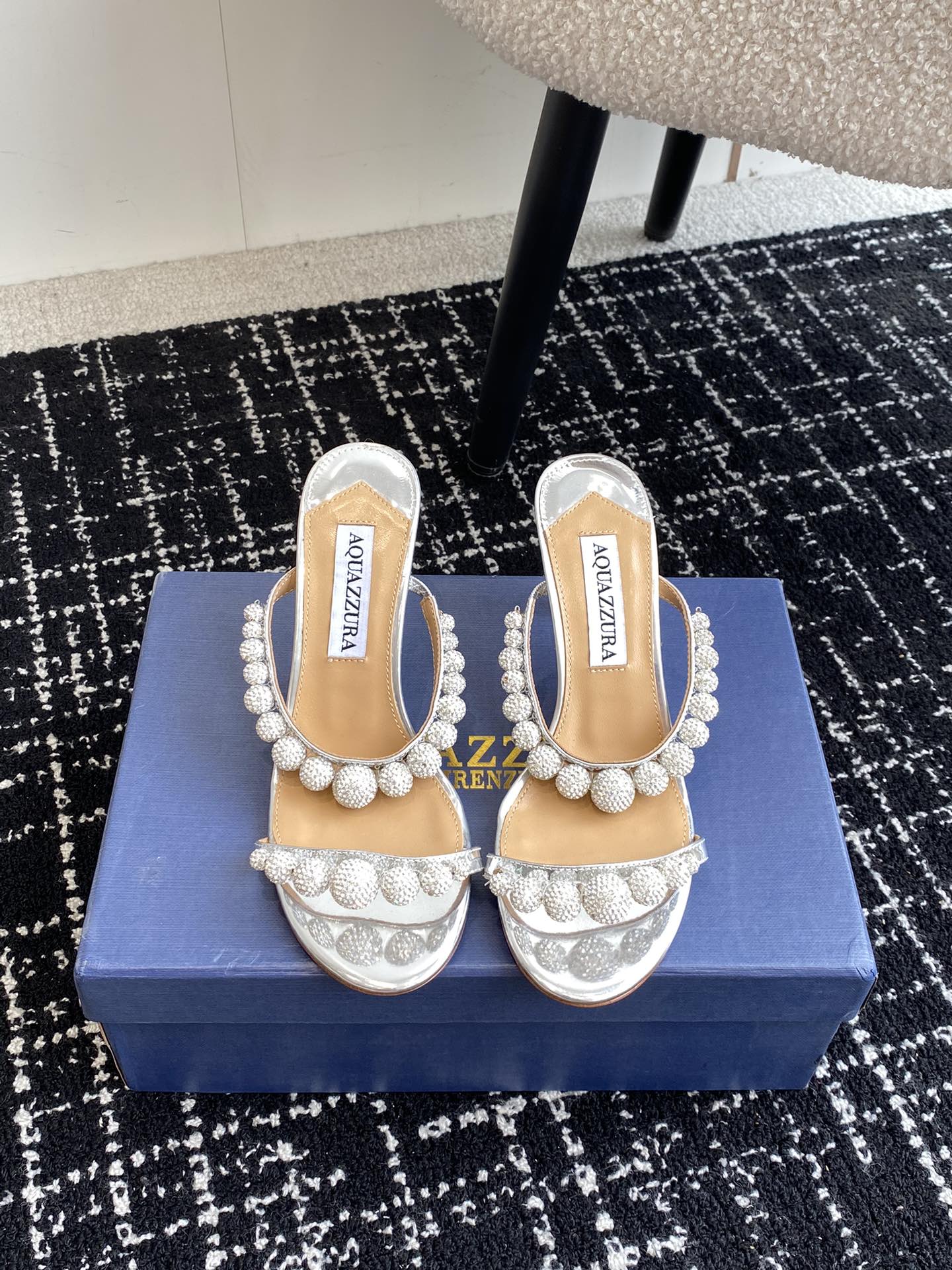 Aquazzura24ss惊艳火爆款菠萝王室贵族的钟爱雍容华贵气质高雅到手如图柜级品质璀璨别致水钻饰扣小