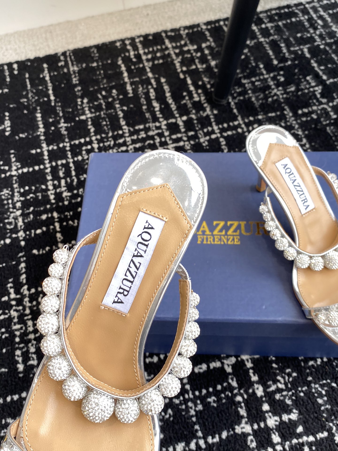 Aquazzura24ss惊艳火爆款菠萝王室贵族的钟爱雍容华贵气质高雅到手如图柜级品质璀璨别致水钻饰扣小