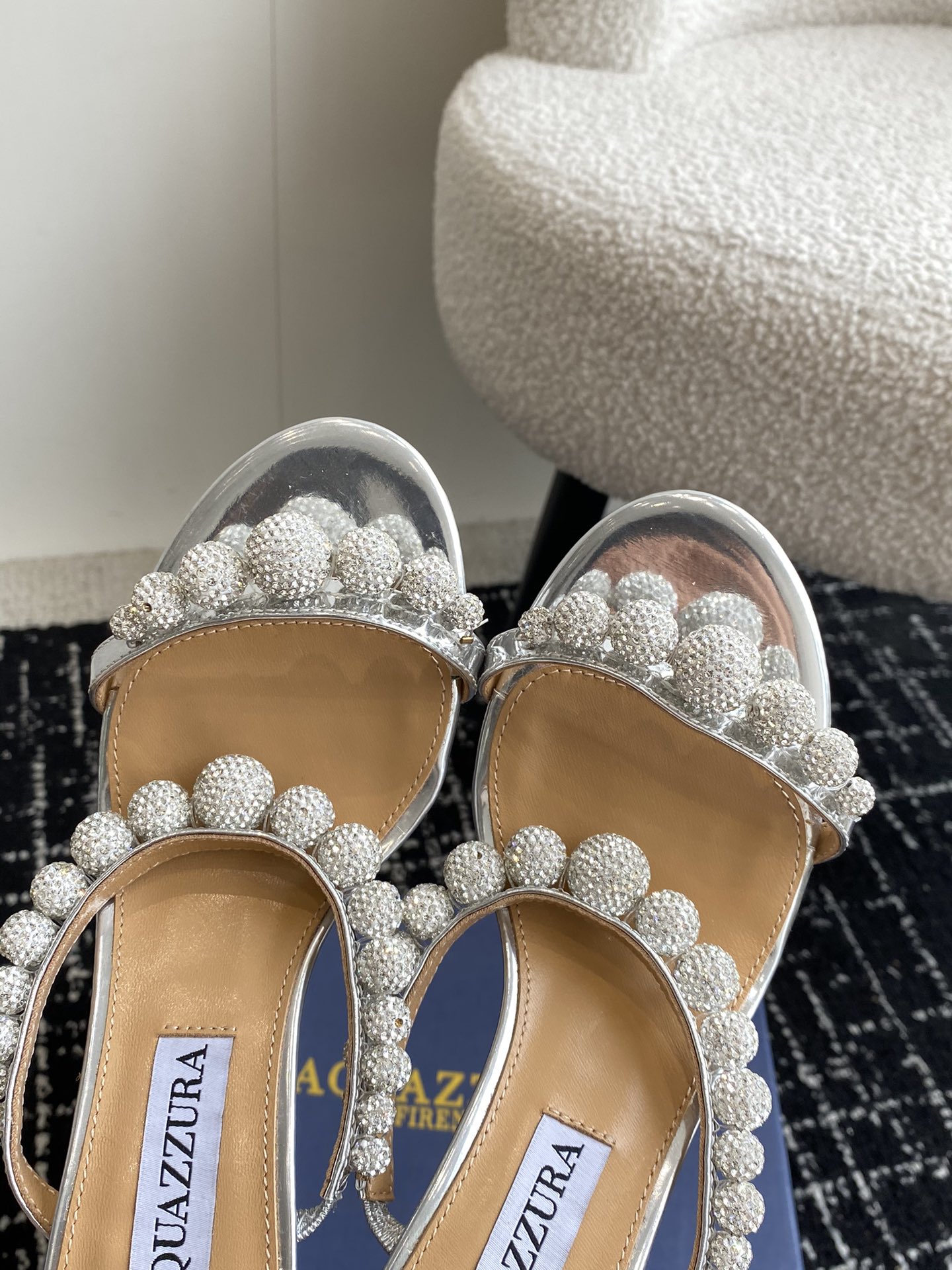 Aquazzura24ss惊艳火爆款菠萝王室贵族的钟爱雍容华贵气质高雅到手如图柜级品质璀璨别致水钻饰扣小