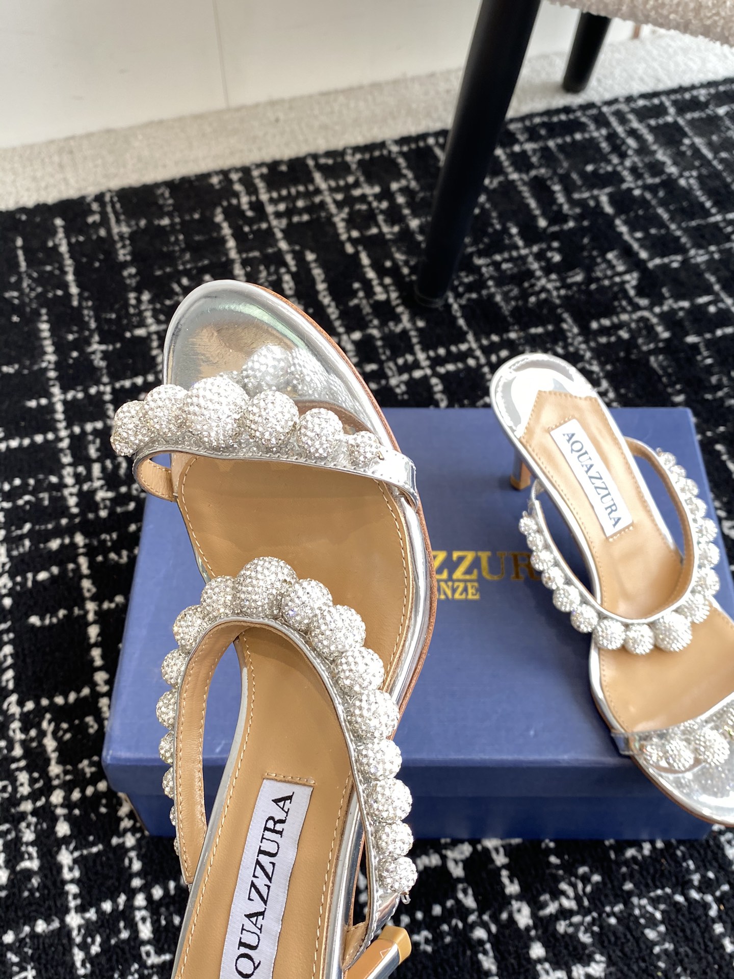 Aquazzura24ss惊艳火爆款菠萝王室贵族的钟爱雍容华贵气质高雅到手如图柜级品质璀璨别致水钻饰扣小