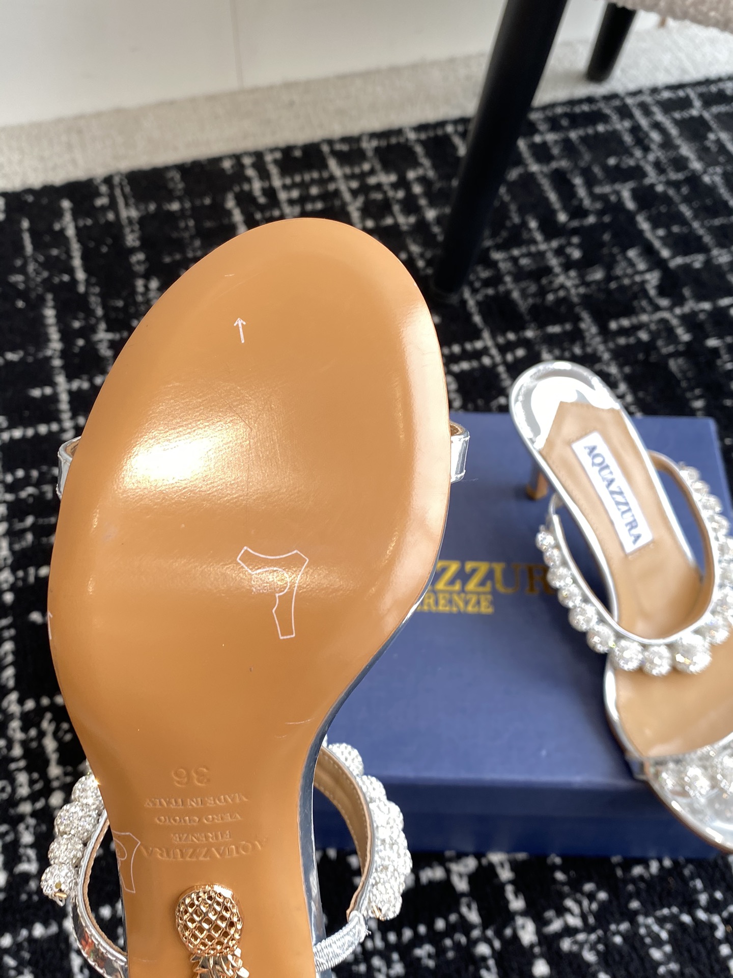 Aquazzura24ss惊艳火爆款菠萝王室贵族的钟爱雍容华贵气质高雅到手如图柜级品质璀璨别致水钻饰扣小