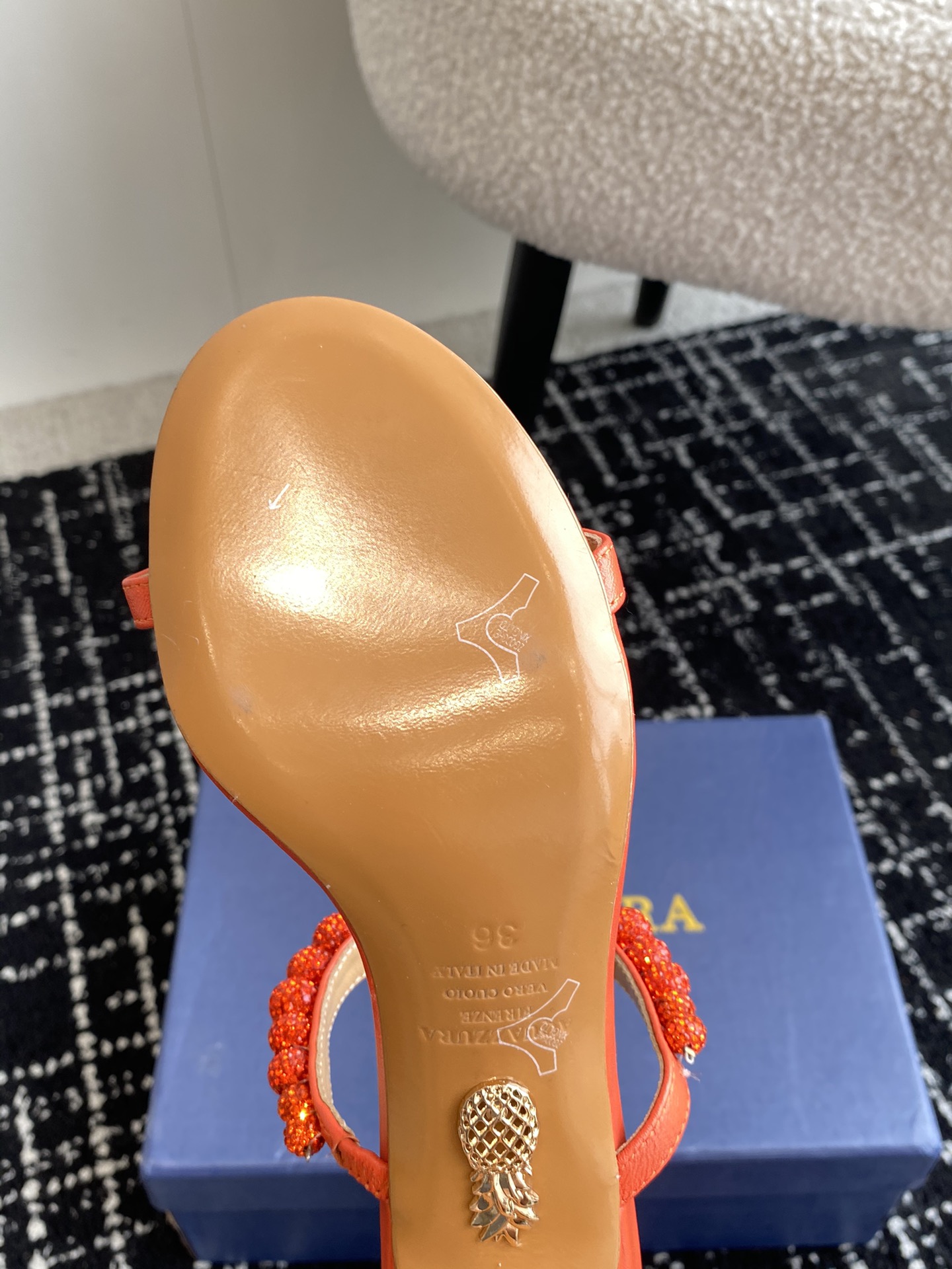 Aquazzura24ss惊艳火爆款菠萝王室贵族的钟爱雍容华贵气质高雅到手如图柜级品质璀璨别致水钻饰扣小