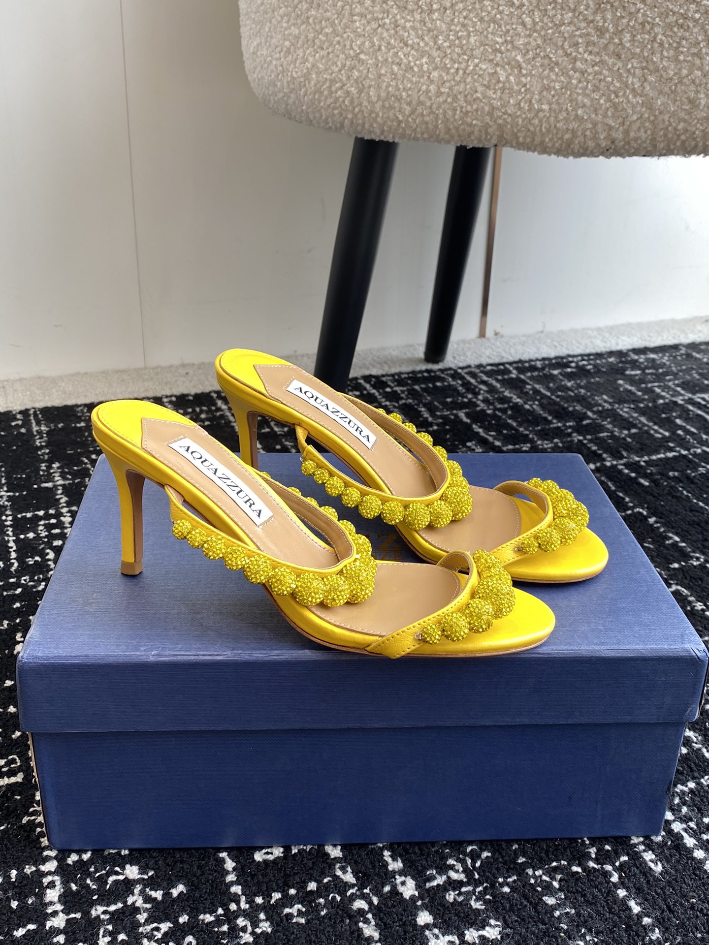 Aquazzura24ss惊艳火爆款菠萝王室贵族的钟爱雍容华贵气质高雅到手如图柜级品质璀璨别致水钻饰扣小