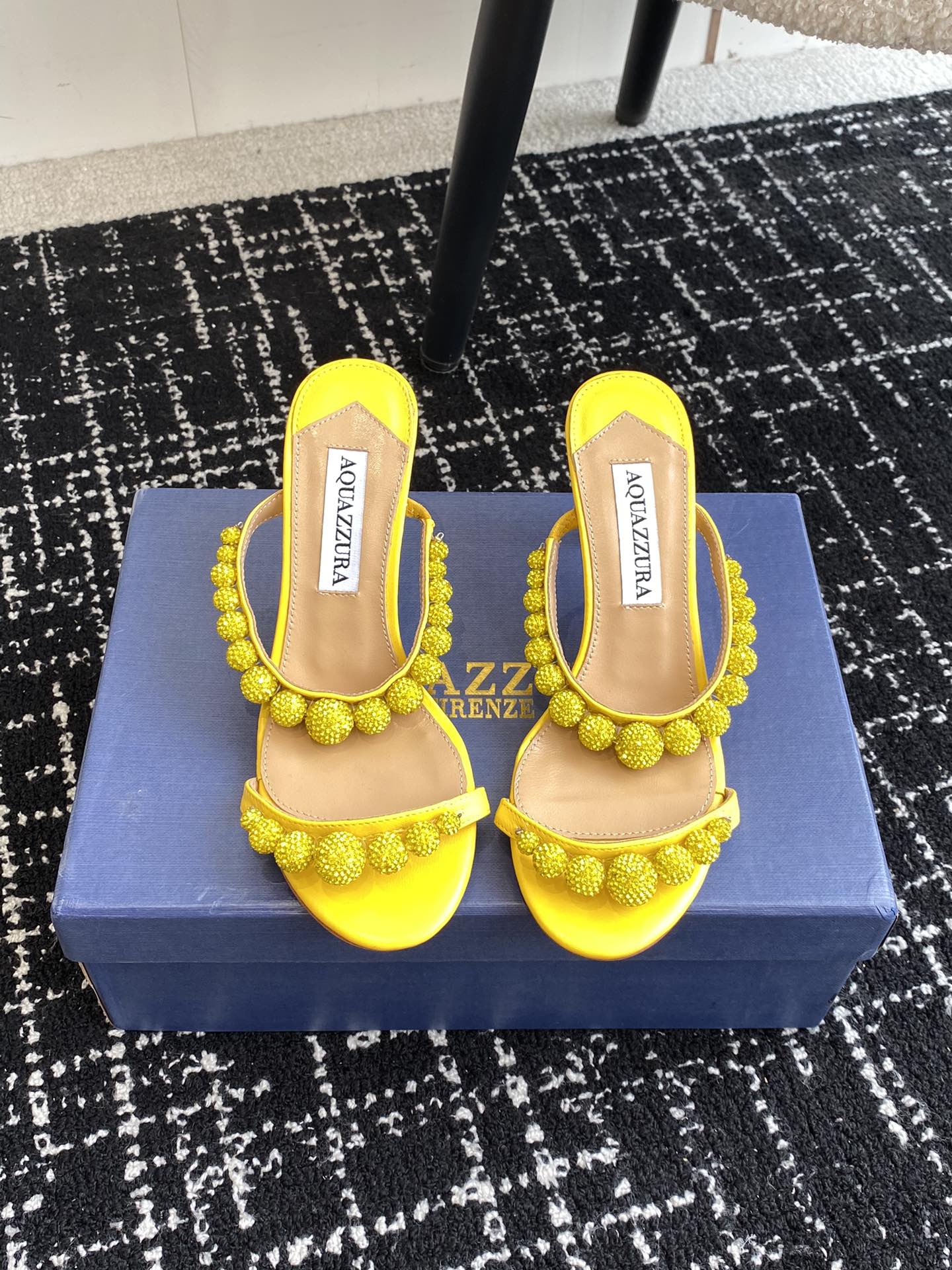 Aquazzura24ss惊艳火爆款菠萝王室贵族的钟爱雍容华贵气质高雅到手如图柜级品质璀璨别致水钻饰扣小