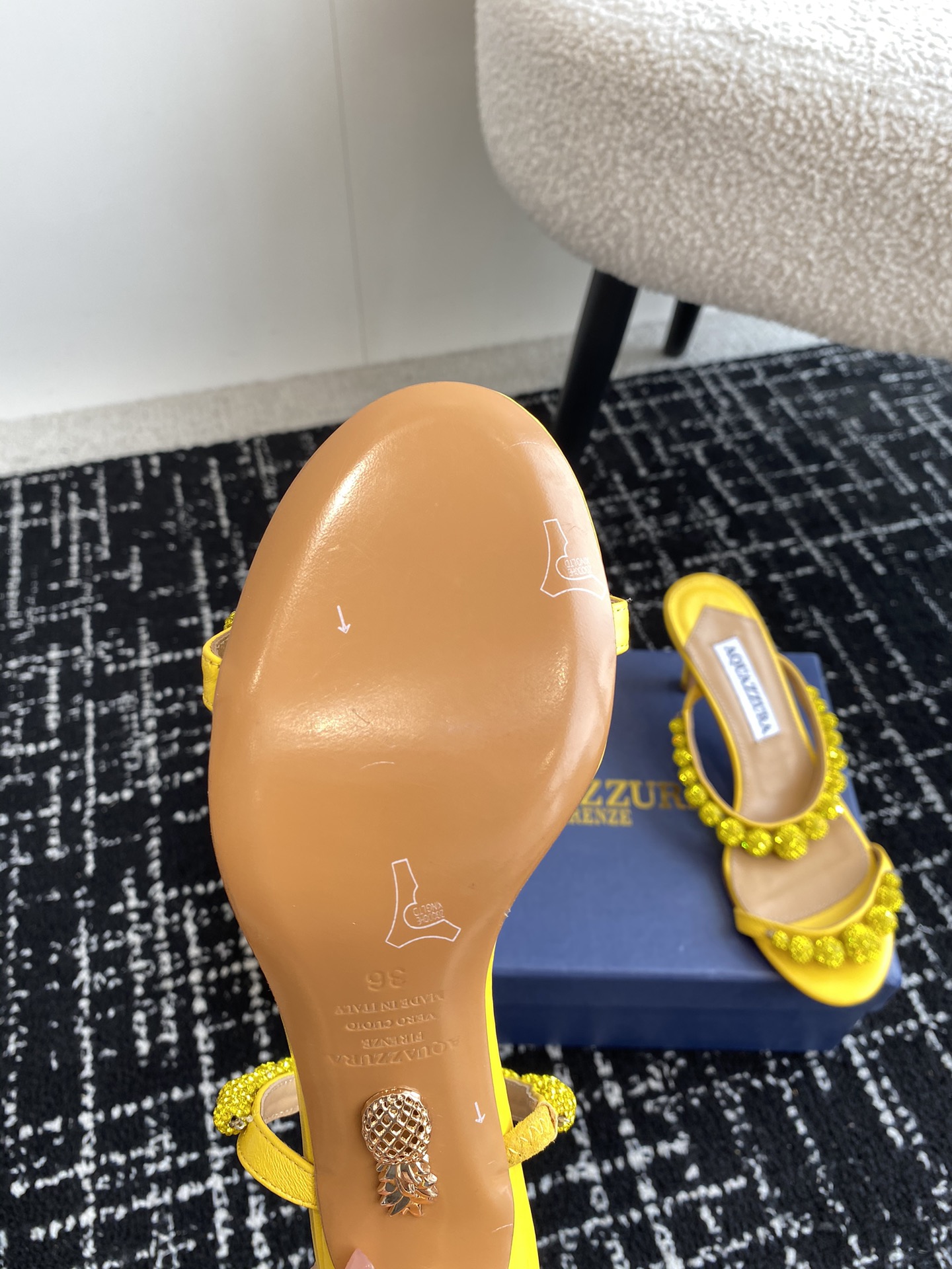 Aquazzura24ss惊艳火爆款菠萝王室贵族的钟爱雍容华贵气质高雅到手如图柜级品质璀璨别致水钻饰扣小