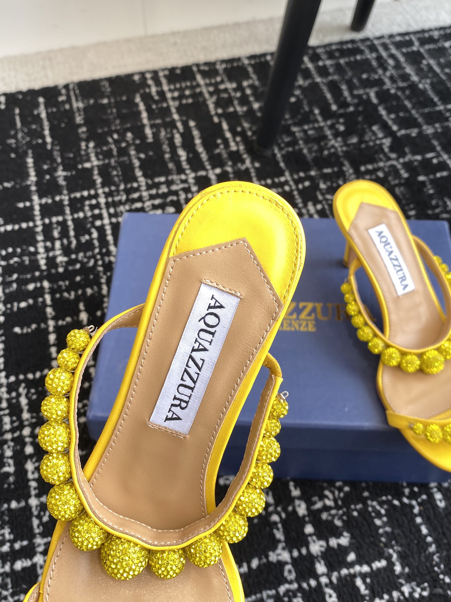 Aquazzura24ss惊艳火爆款菠萝王室贵族的钟爱雍容华贵气质高雅到手如图柜级品质璀璨别致水钻饰扣小