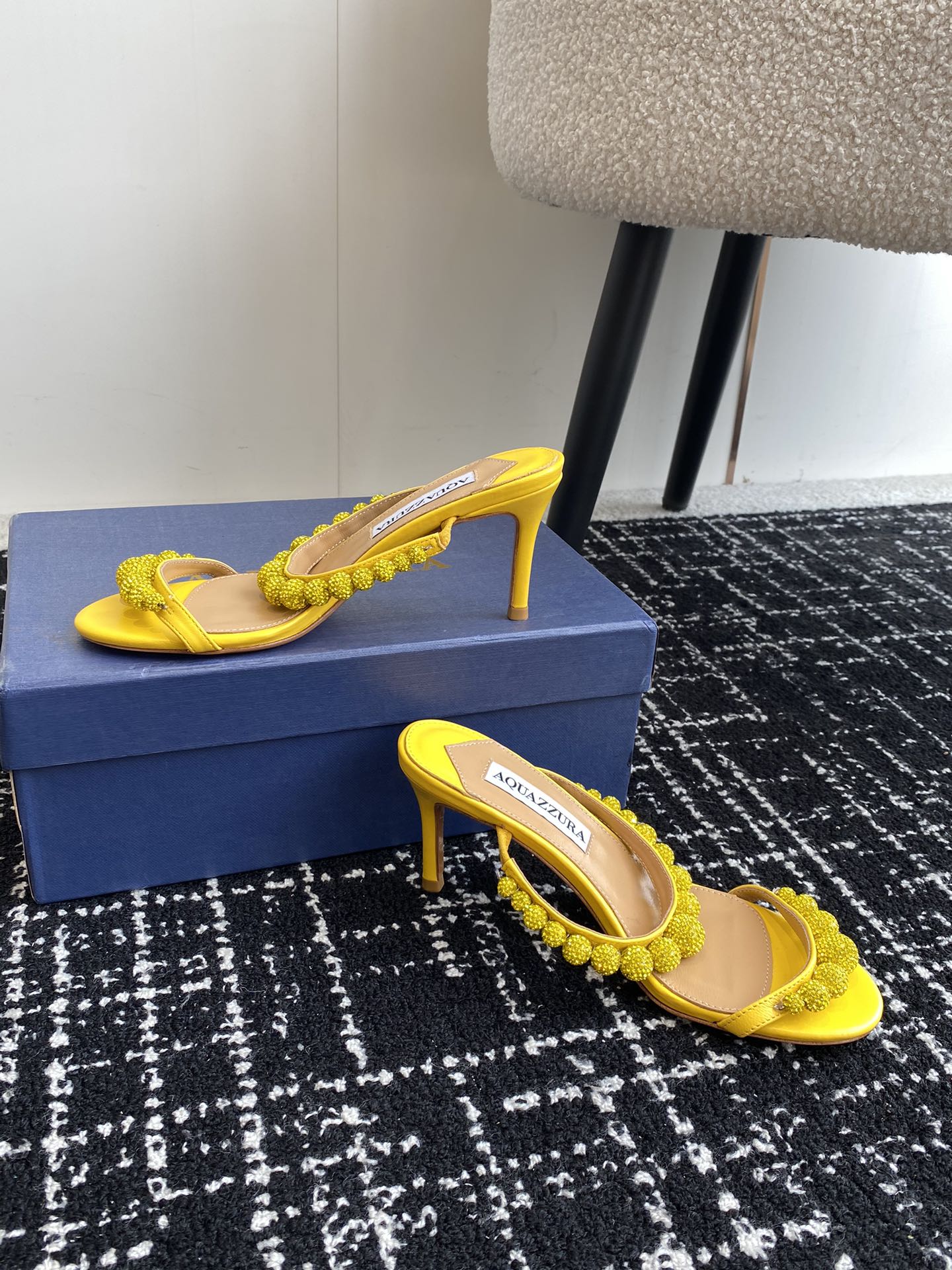 Aquazzura24ss惊艳火爆款菠萝王室贵族的钟爱雍容华贵气质高雅到手如图柜级品质璀璨别致水钻饰扣小