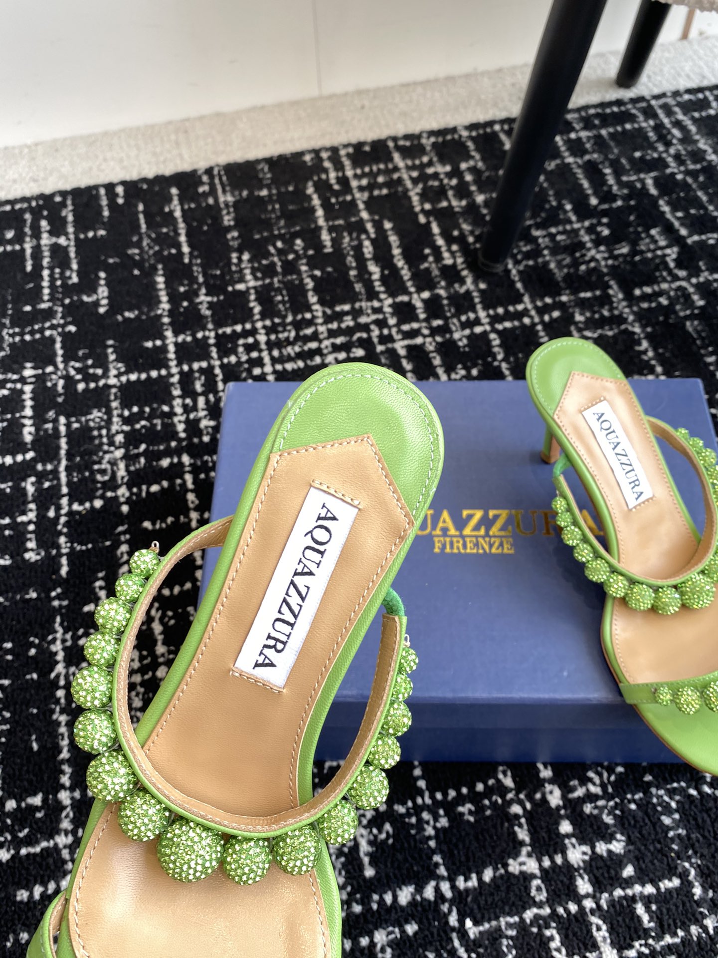 Aquazzura24ss惊艳火爆款菠萝王室贵族的钟爱雍容华贵气质高雅到手如图柜级品质璀璨别致水钻饰扣小