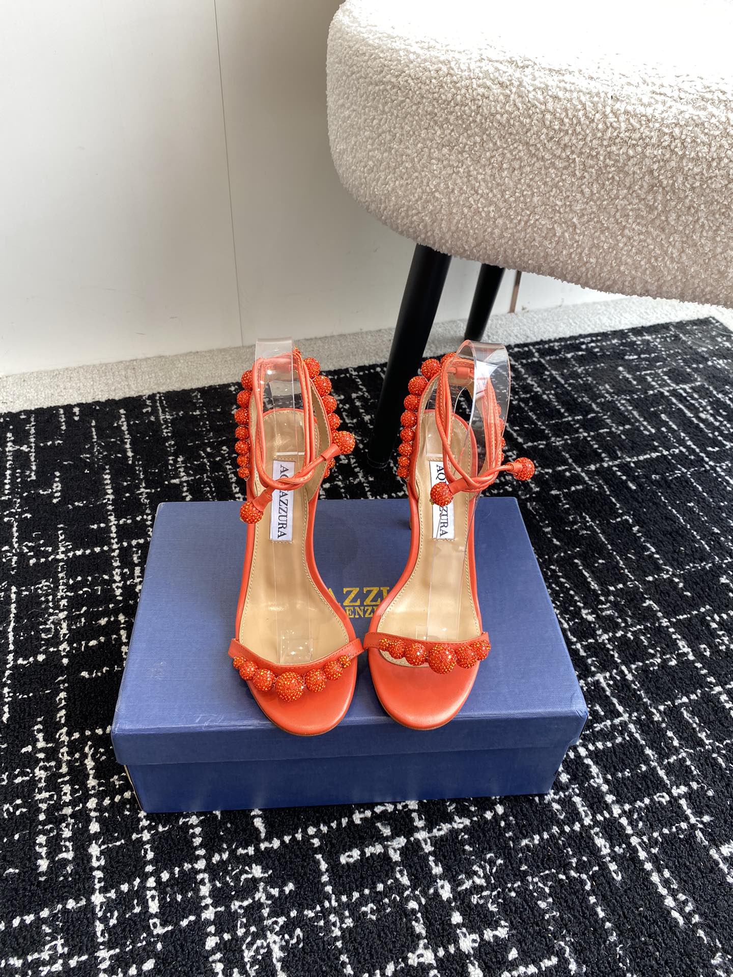 Aquazzura24ss惊艳火爆款菠萝王室贵族的钟爱雍容华贵气质高雅到手如图柜级品质璀璨别致水钻饰扣小