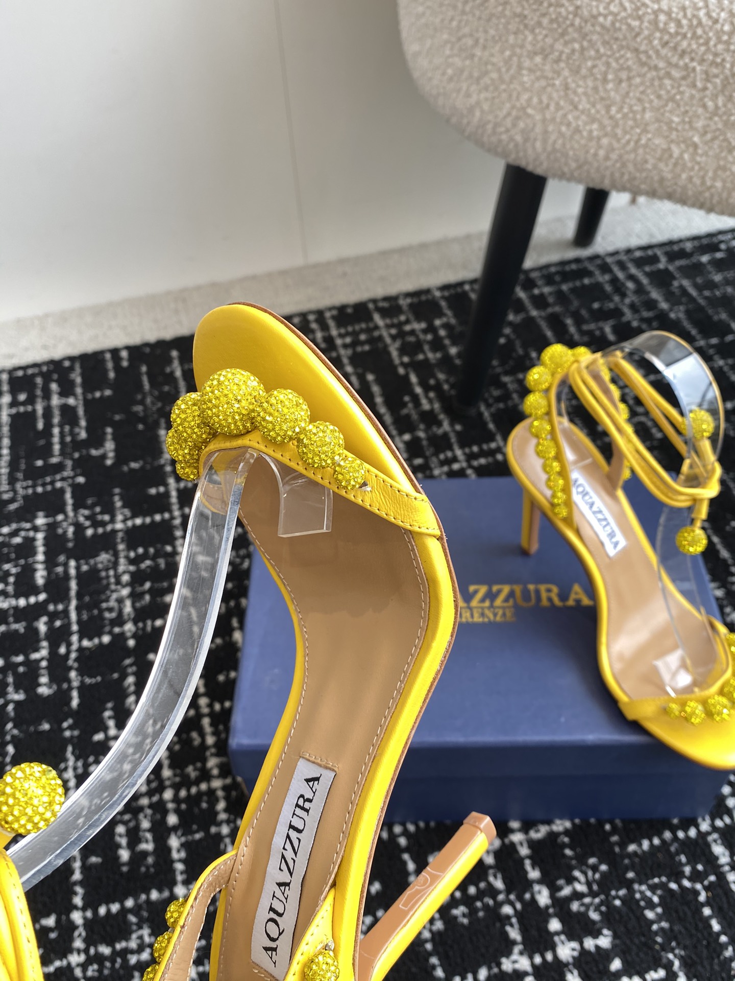 Aquazzura24ss惊艳火爆款菠萝王室贵族的钟爱雍容华贵气质高雅到手如图柜级品质璀璨别致水钻饰扣小