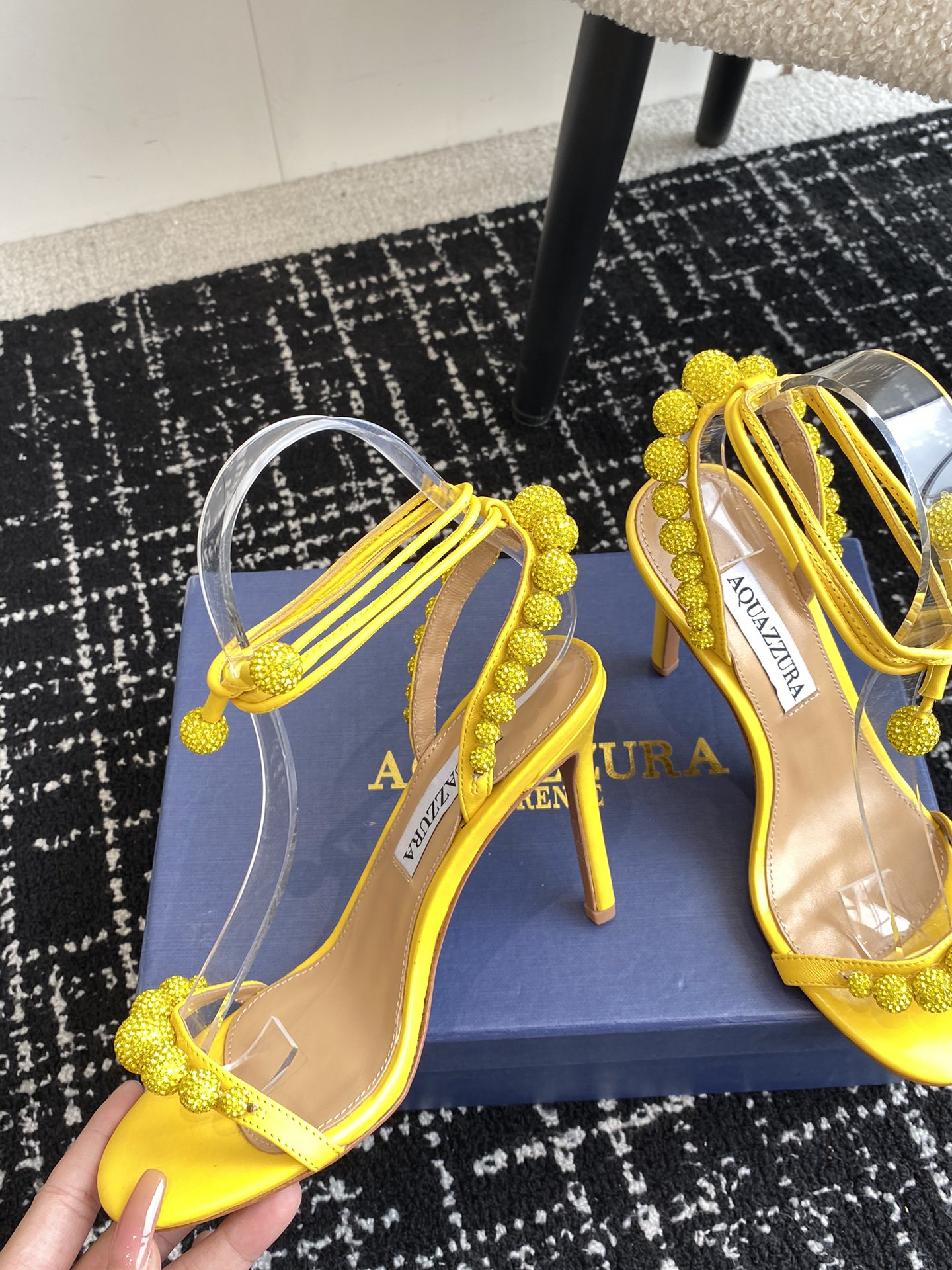 Aquazzura24ss惊艳火爆款菠萝王室贵族的钟爱雍容华贵气质高雅到手如图柜级品质璀璨别致水钻饰扣小