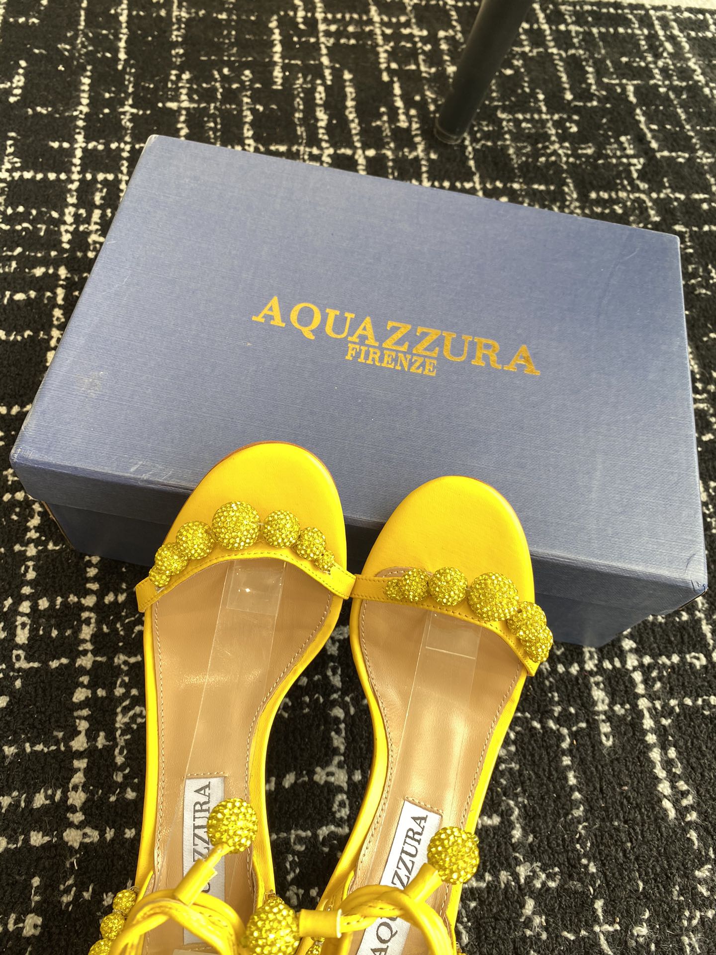 Aquazzura24ss惊艳火爆款菠萝王室贵族的钟爱雍容华贵气质高雅到手如图柜级品质璀璨别致水钻饰扣小