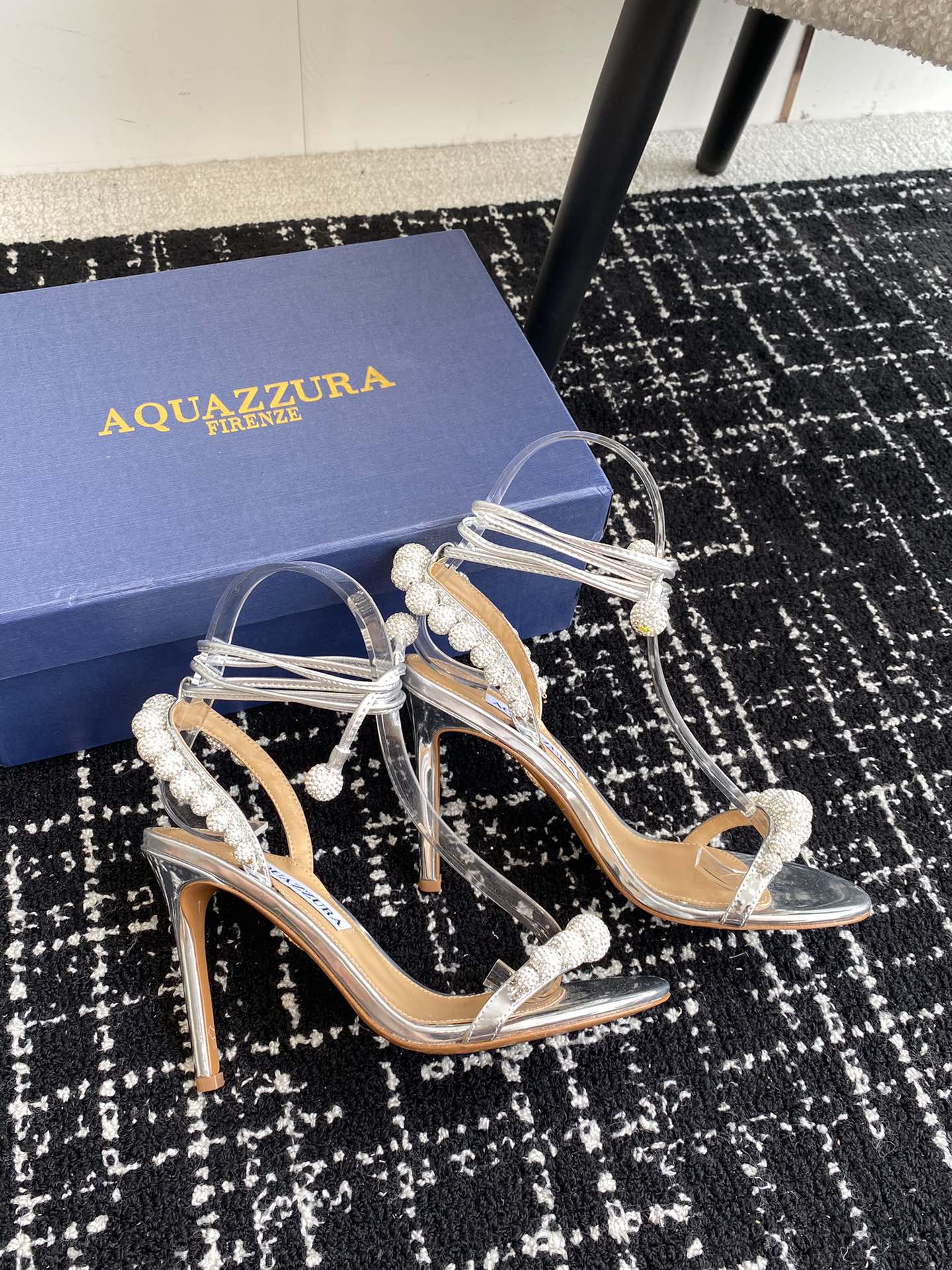 Aquazzura24ss惊艳火爆款菠萝王室贵族的钟爱雍容华贵气质高雅到手如图柜级品质璀璨别致水钻饰扣小