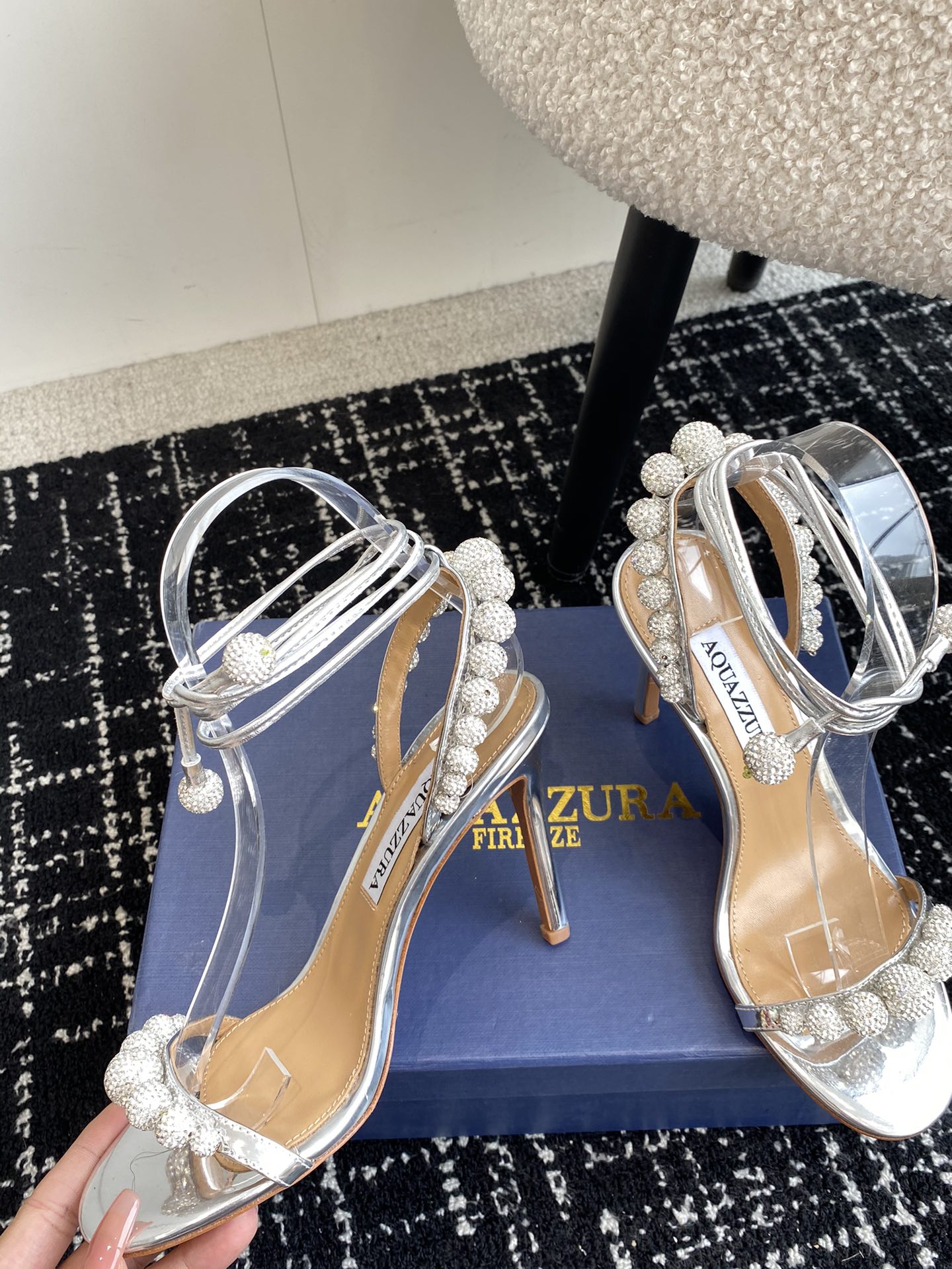 Aquazzura24ss惊艳火爆款菠萝王室贵族的钟爱雍容华贵气质高雅到手如图柜级品质璀璨别致水钻饰扣小