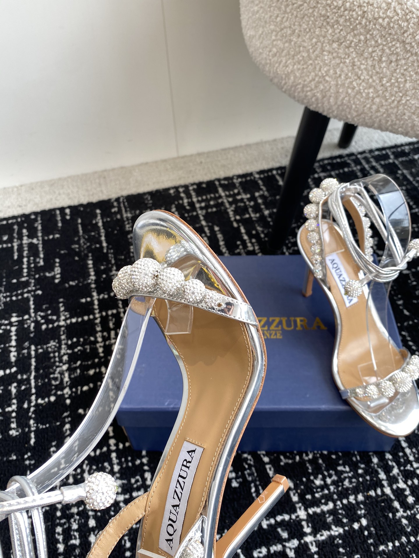 Aquazzura24ss惊艳火爆款菠萝王室贵族的钟爱雍容华贵气质高雅到手如图柜级品质璀璨别致水钻饰扣小