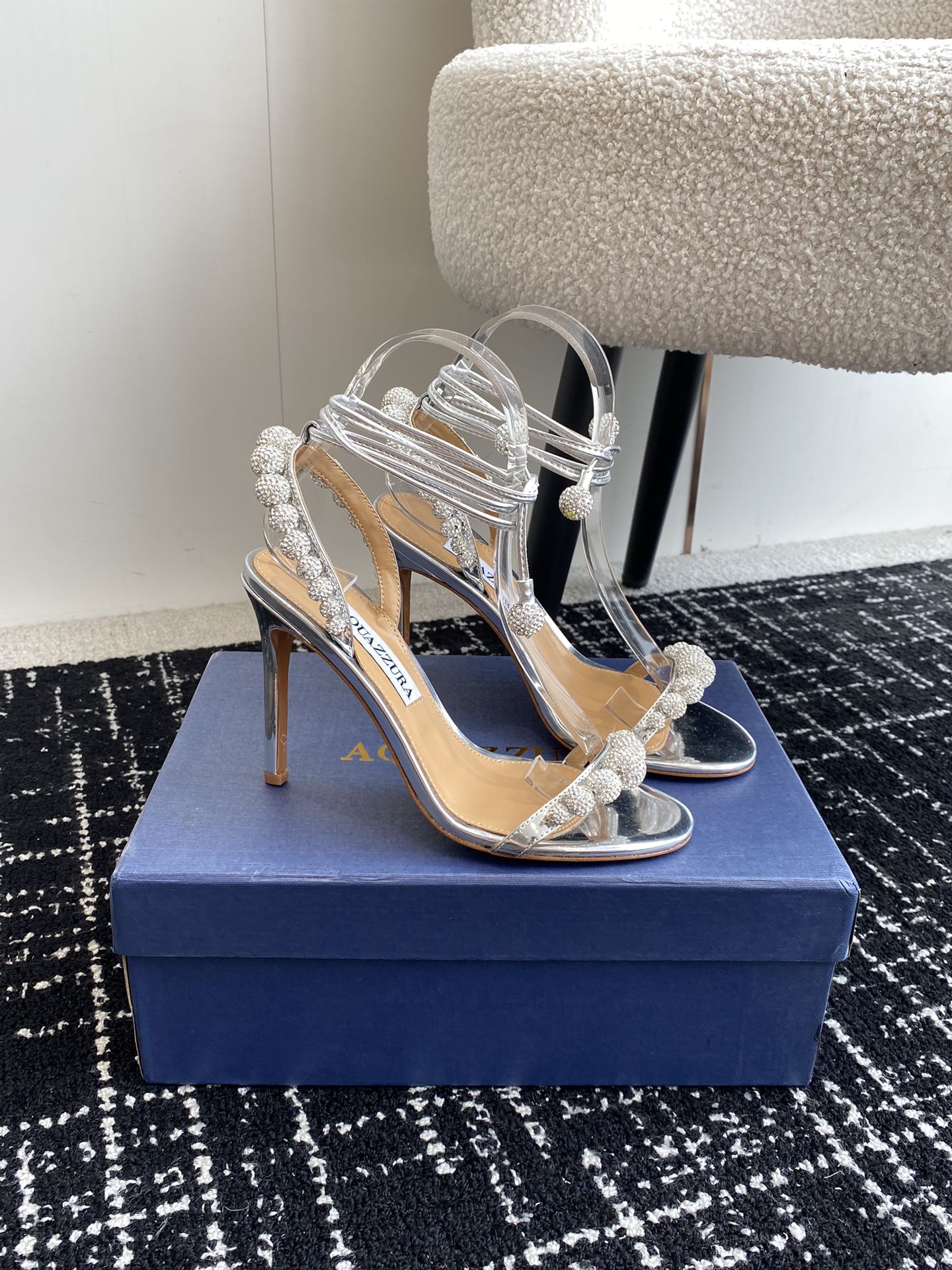 Aquazzura24ss惊艳火爆款菠萝王室贵族的钟爱雍容华贵气质高雅到手如图柜级品质璀璨别致水钻饰扣小