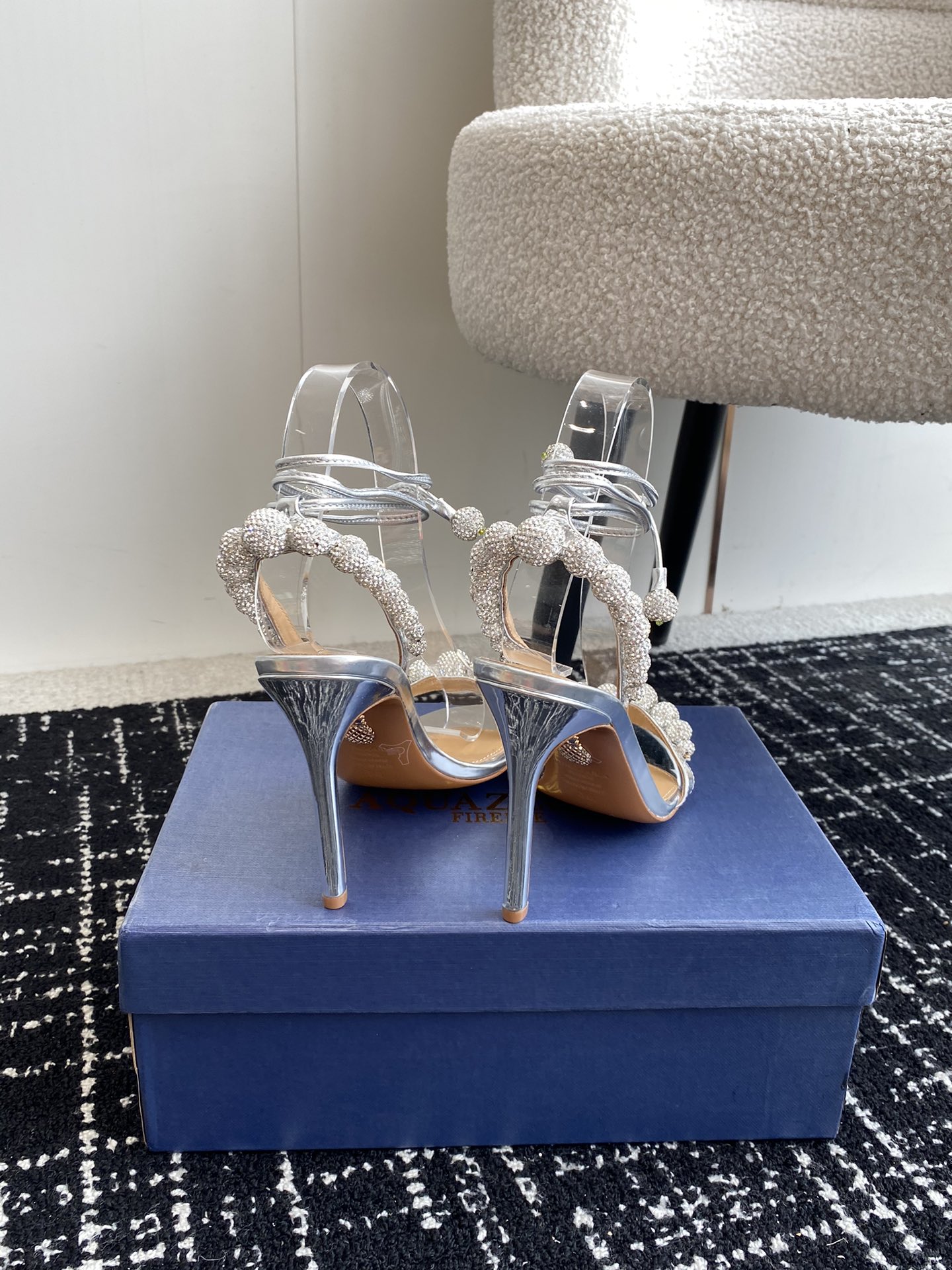 Aquazzura24ss惊艳火爆款菠萝王室贵族的钟爱雍容华贵气质高雅到手如图柜级品质璀璨别致水钻饰扣小