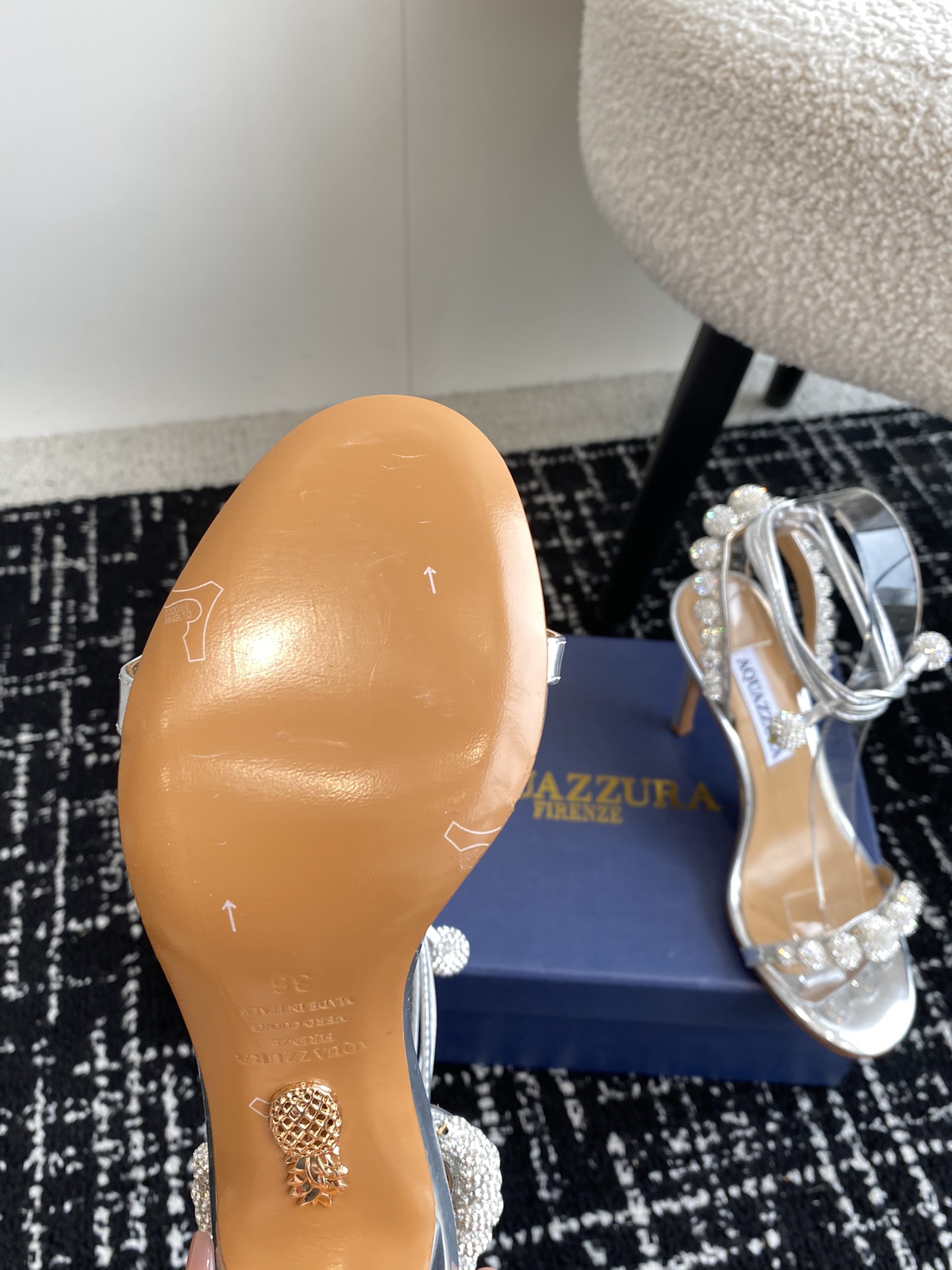 Aquazzura24ss惊艳火爆款菠萝王室贵族的钟爱雍容华贵气质高雅到手如图柜级品质璀璨别致水钻饰扣小