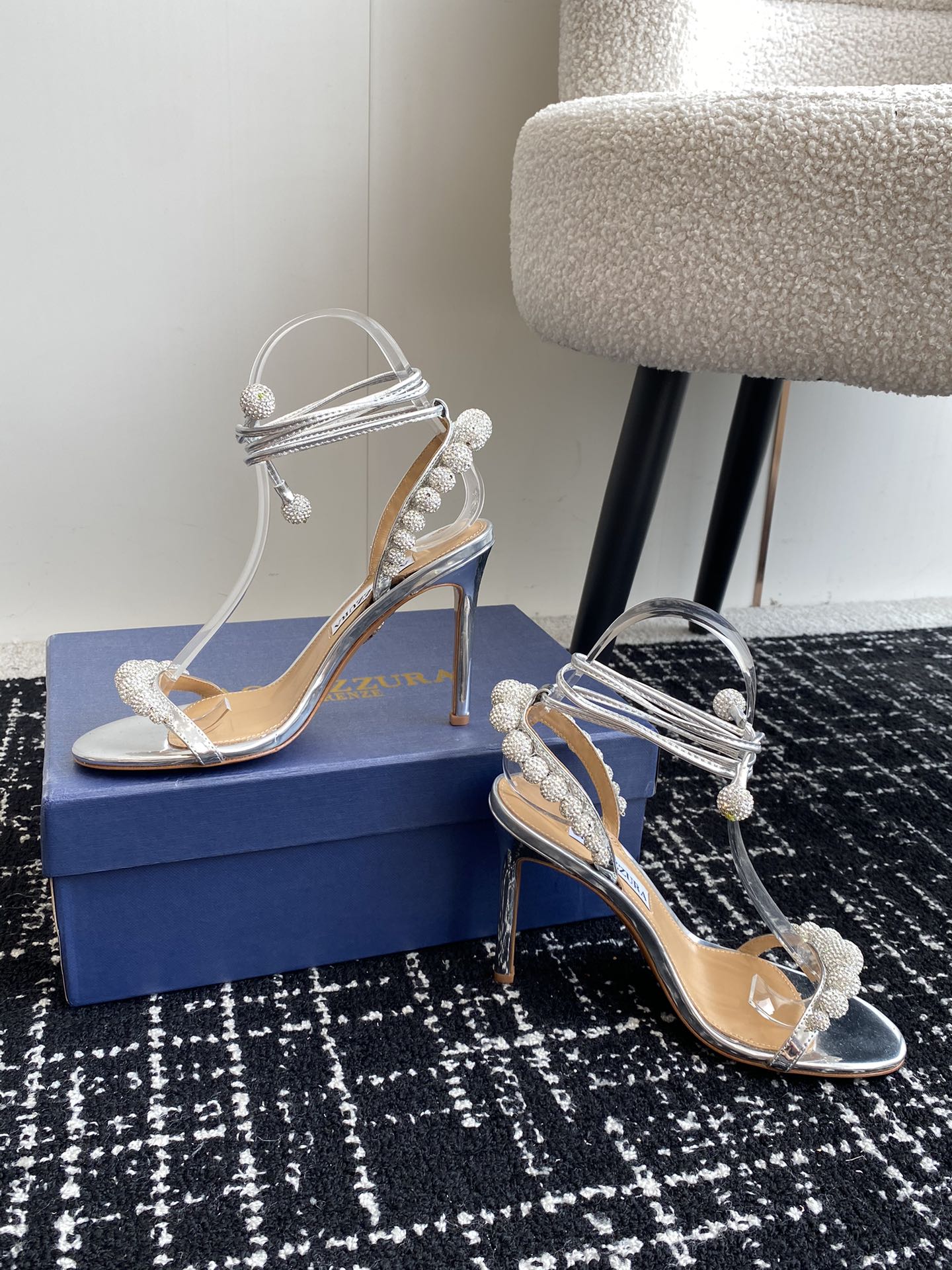 Aquazzura24ss惊艳火爆款菠萝王室贵族的钟爱雍容华贵气质高雅到手如图柜级品质璀璨别致水钻饰扣小