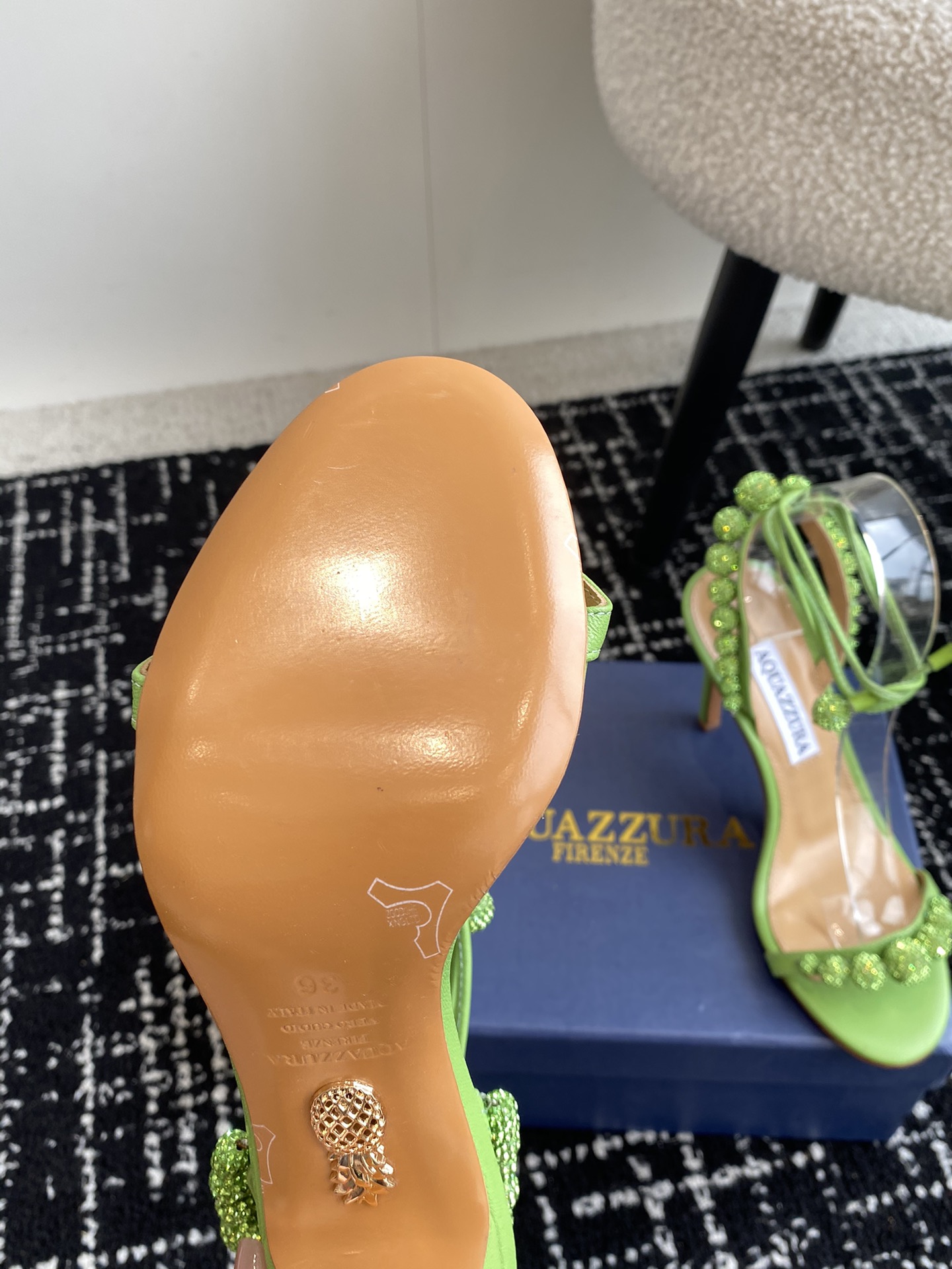 Aquazzura24ss惊艳火爆款菠萝王室贵族的钟爱雍容华贵气质高雅到手如图柜级品质璀璨别致水钻饰扣小