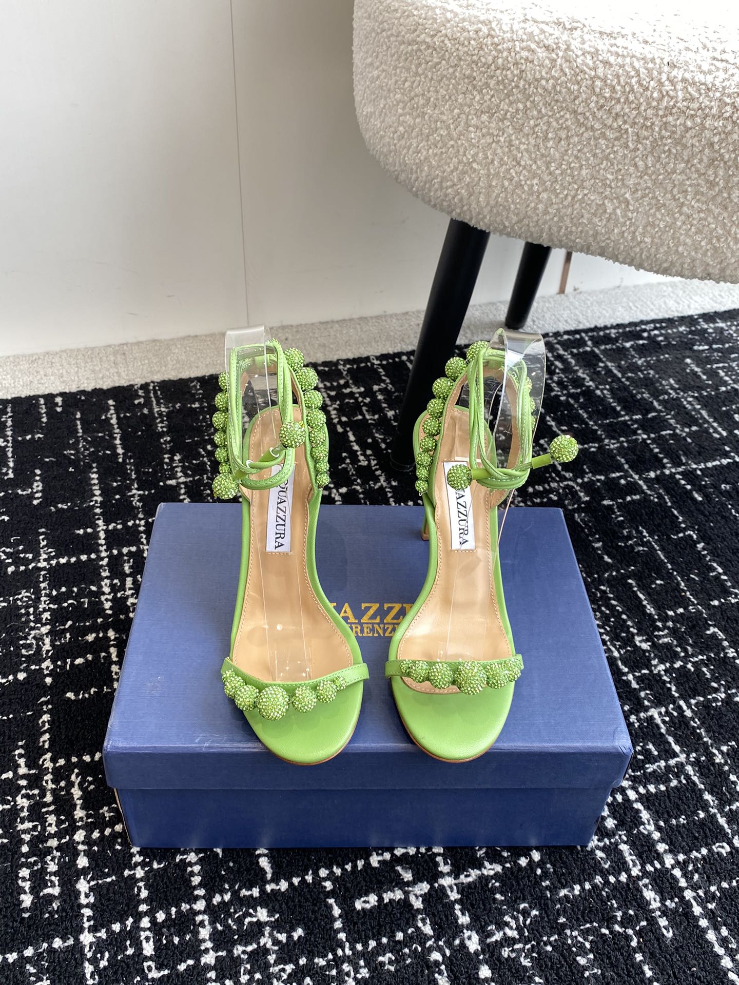 Aquazzura24ss惊艳火爆款菠萝王室贵族的钟爱雍容华贵气质高雅到手如图柜级品质璀璨别致水钻饰扣小