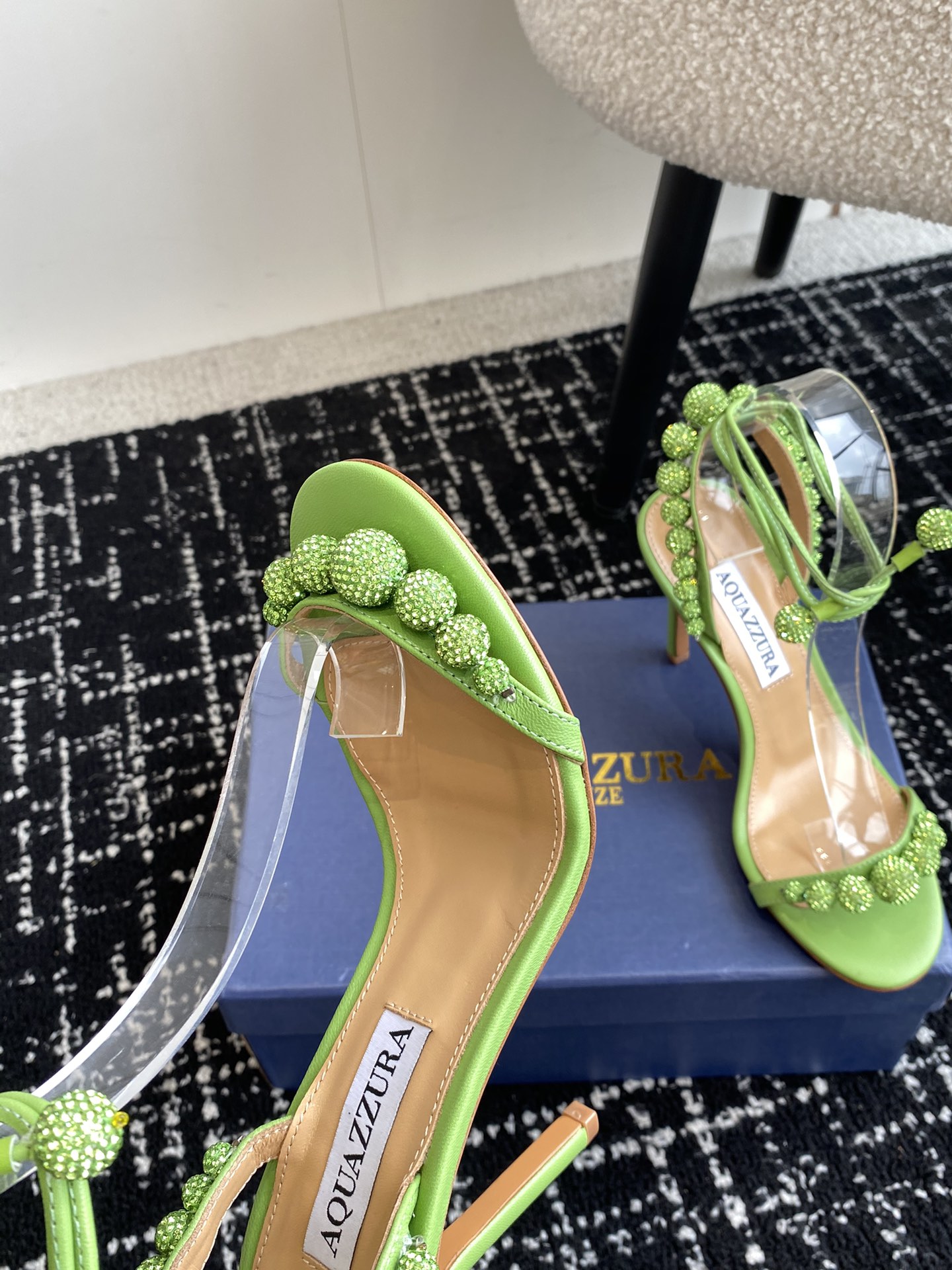 Aquazzura24ss惊艳火爆款菠萝王室贵族的钟爱雍容华贵气质高雅到手如图柜级品质璀璨别致水钻饰扣小