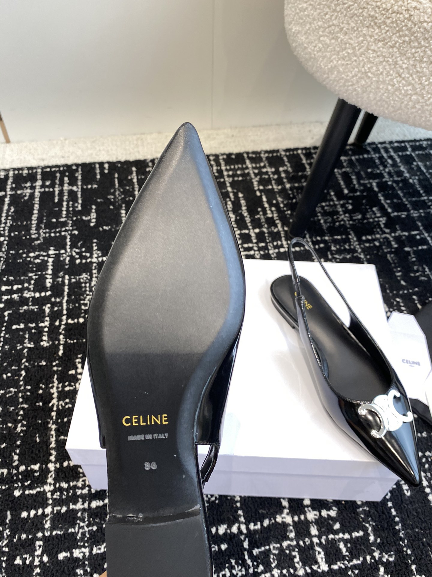 CELINE24ss新款凯旋门后空凉鞋思琳矮跟凯旋门鞋系列好精致呀银色的凯旋门很低调黑色绝了搭配小裙子牛