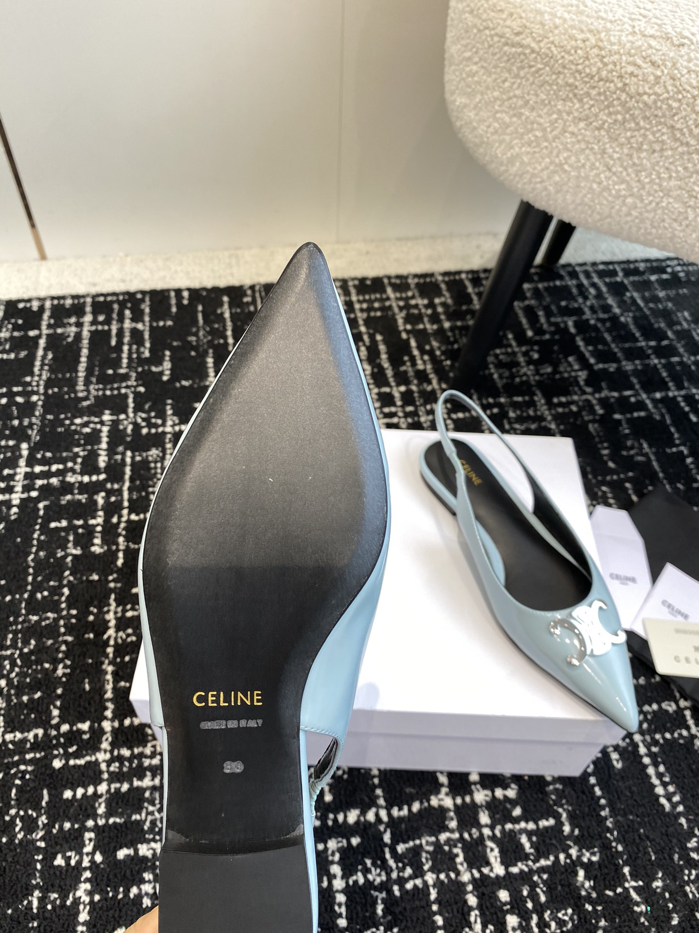 CELINE24ss新款凯旋门后空凉鞋思琳矮跟凯旋门鞋系列好精致呀银色的凯旋门很低调黑色绝了搭配小裙子牛