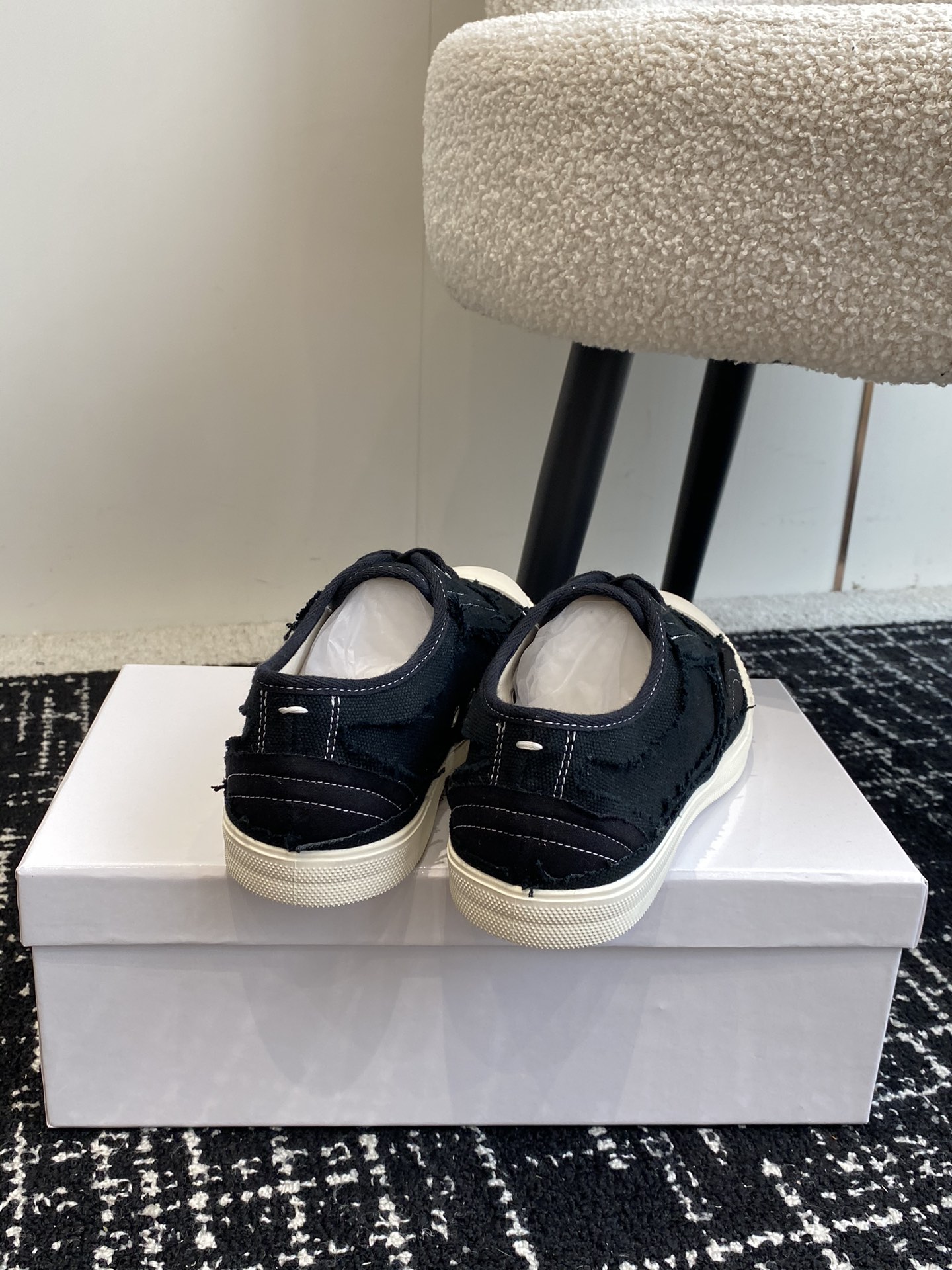 MaisonMargiela24ss乞丐风格系列马吉拉MM6黑色帆布帆布运动鞋包头拖火爆来袭！太香了靓丽