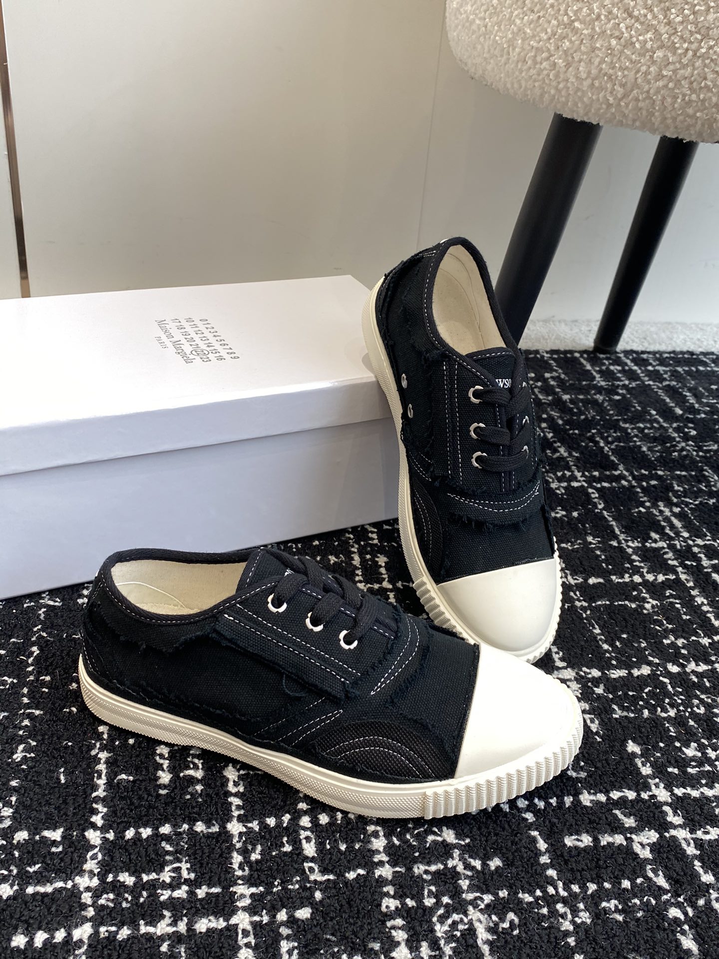 MaisonMargiela24ss乞丐风格系列马吉拉MM6黑色帆布帆布运动鞋包头拖火爆来袭！太香了靓丽