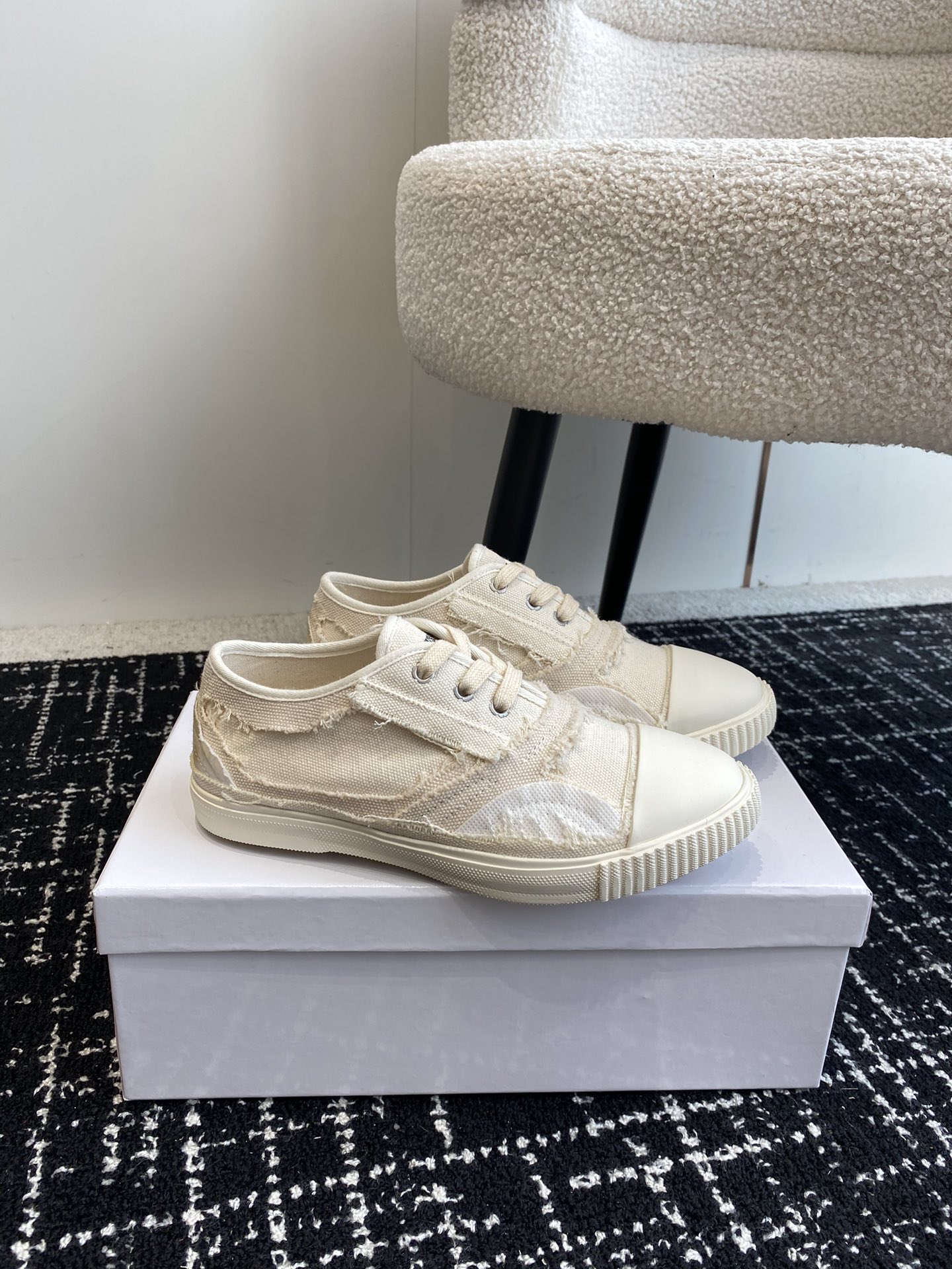 MaisonMargiela24ss乞丐风格系列马吉拉MM6黑色帆布帆布运动鞋包头拖火爆来袭！太香了靓丽