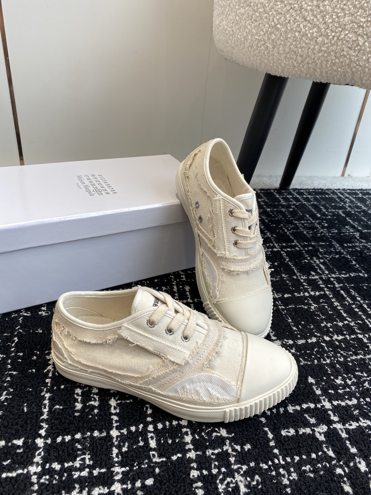 MaisonMargiela24ss乞丐风格系列马吉拉MM6黑色帆布帆布运动鞋包头拖火爆来袭！太香了靓丽