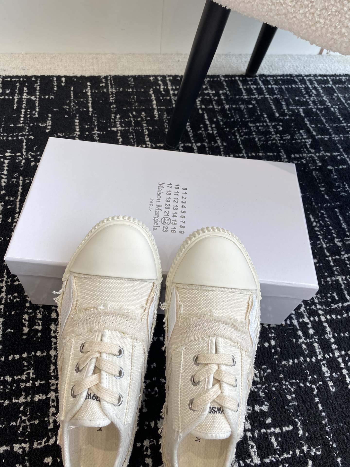 MaisonMargiela24ss乞丐风格系列马吉拉MM6黑色帆布帆布运动鞋包头拖火爆来袭！太香了靓丽