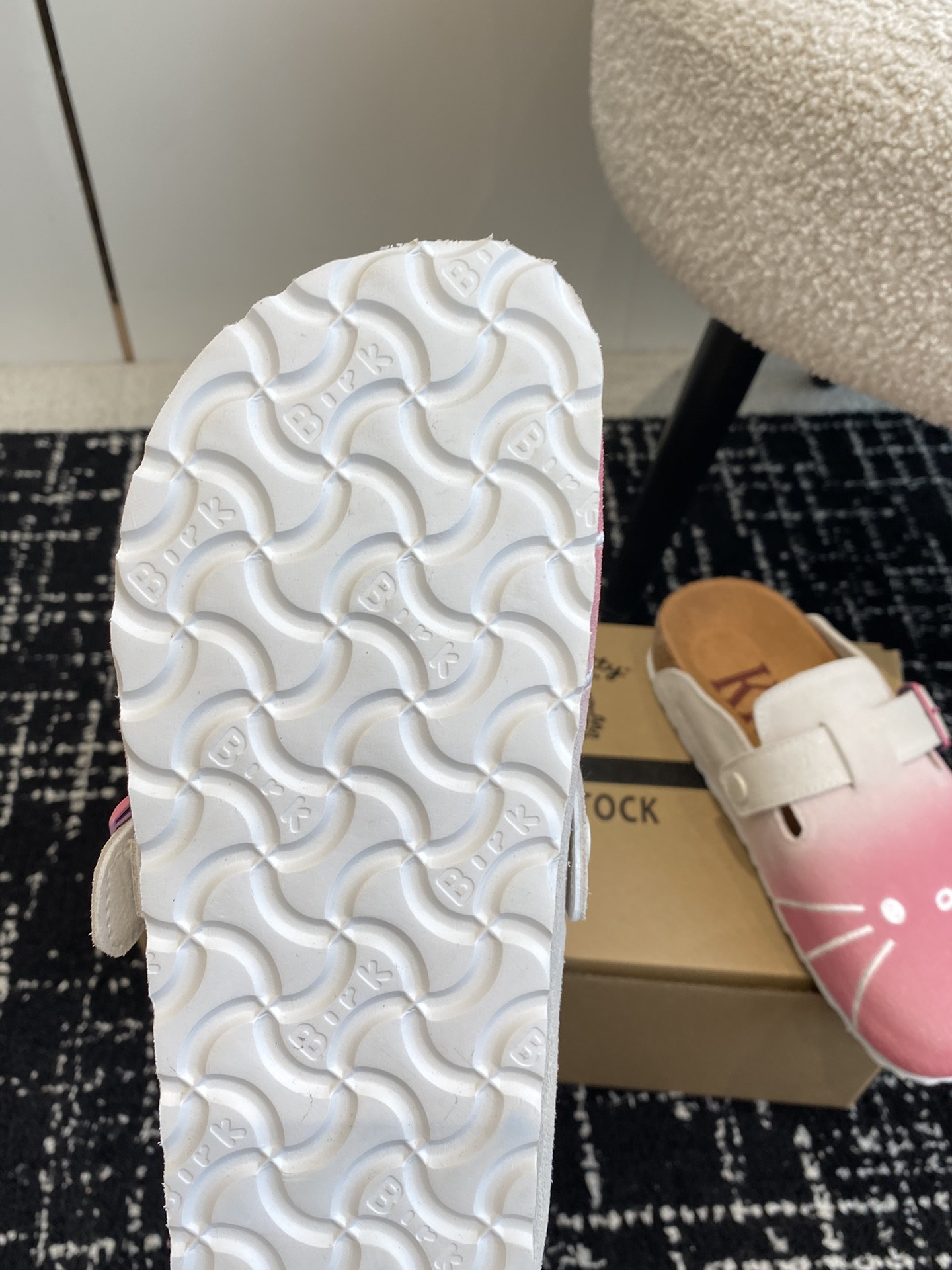 BIRKENSTOCKxHelloKitty联名博肯真软木潮流时尚休闲拖鞋人体工程学设计符合脚形的脚床软