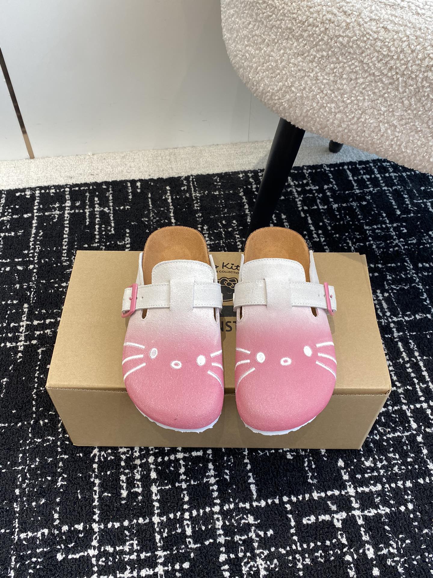 BIRKENSTOCKxHelloKitty联名博肯真软木潮流时尚休闲拖鞋人体工程学设计符合脚形的脚床软