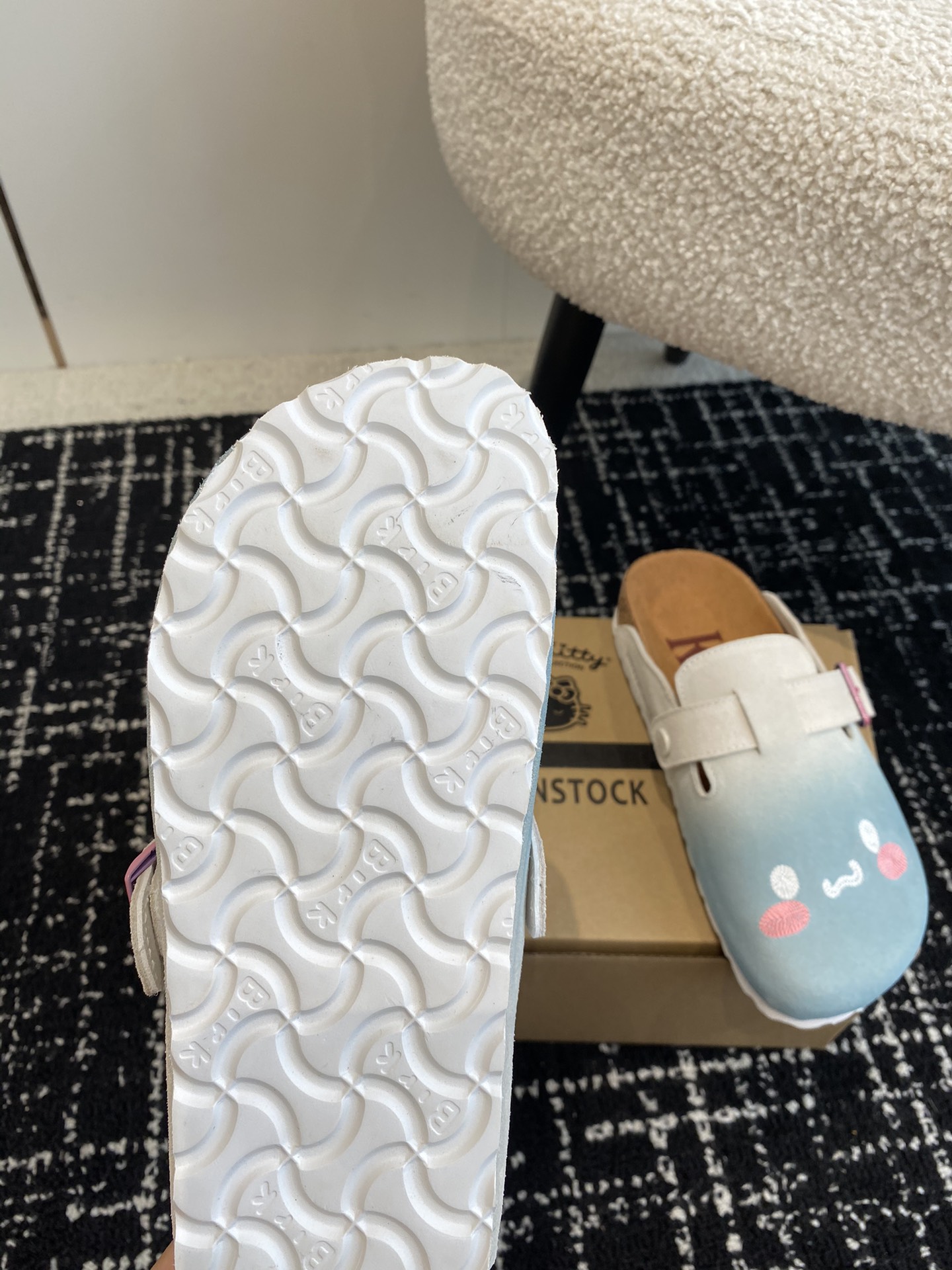 BIRKENSTOCKxHelloKitty联名博肯真软木潮流时尚休闲拖鞋人体工程学设计符合脚形的脚床软