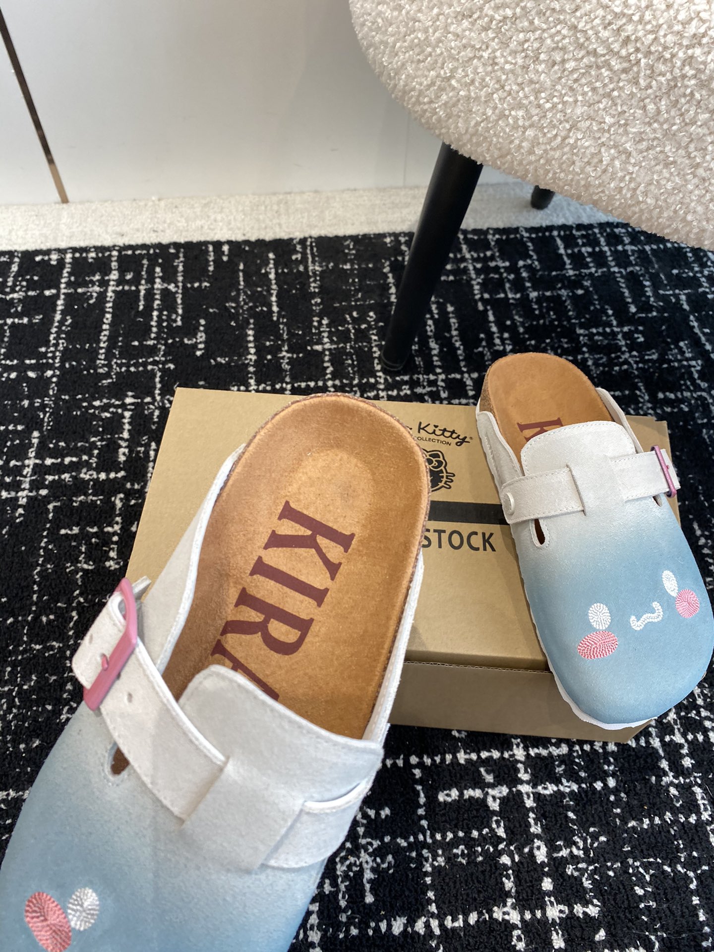 BIRKENSTOCKxHelloKitty联名博肯真软木潮流时尚休闲拖鞋人体工程学设计符合脚形的脚床软