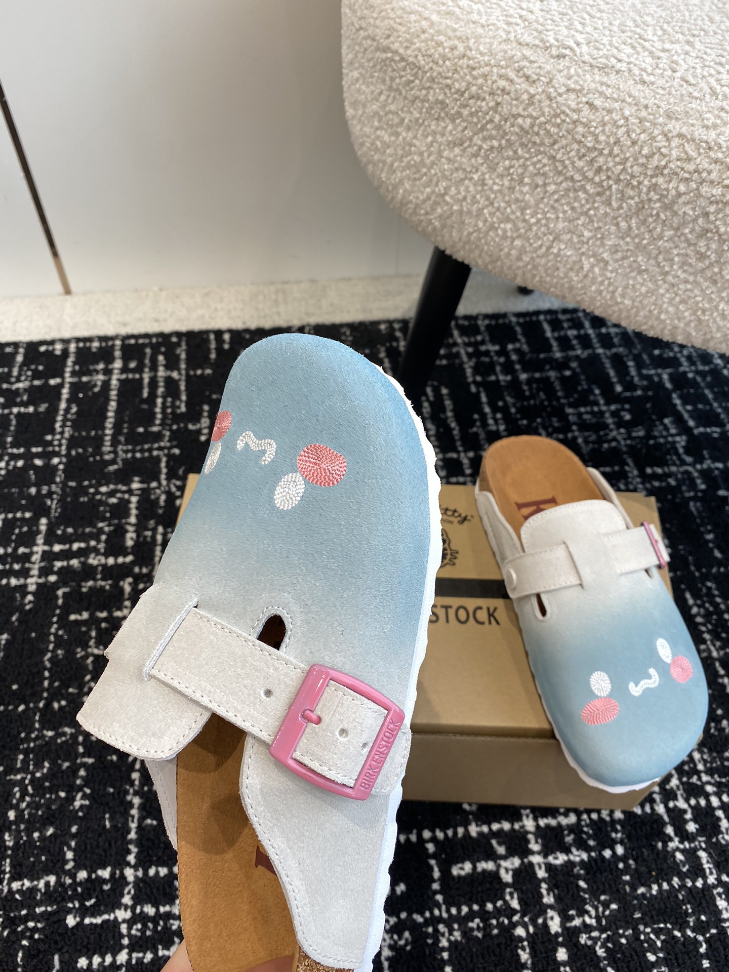 BIRKENSTOCKxHelloKitty联名博肯真软木潮流时尚休闲拖鞋人体工程学设计符合脚形的脚床软