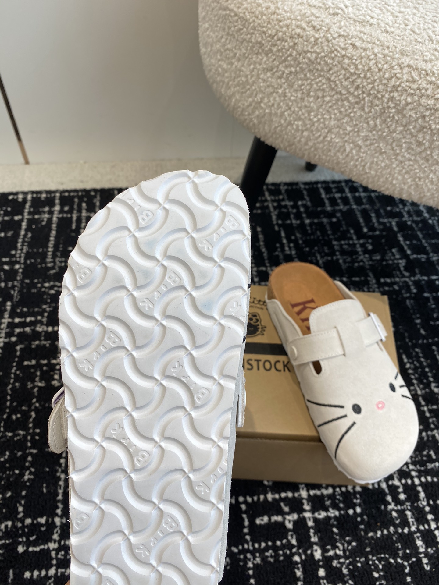 BIRKENSTOCKxHelloKitty联名博肯真软木潮流时尚休闲拖鞋人体工程学设计符合脚形的脚床软